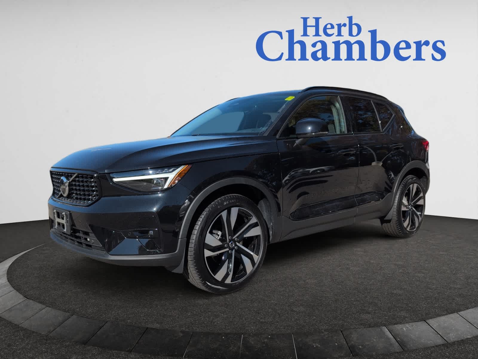 used 2024 Volvo XC40 B5 A ULT car, priced at $42,998