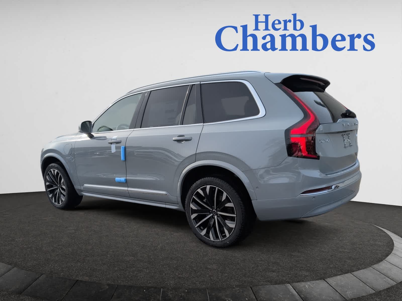 new 2025 Volvo XC90 plug-in hybrid car, priced at $82,405