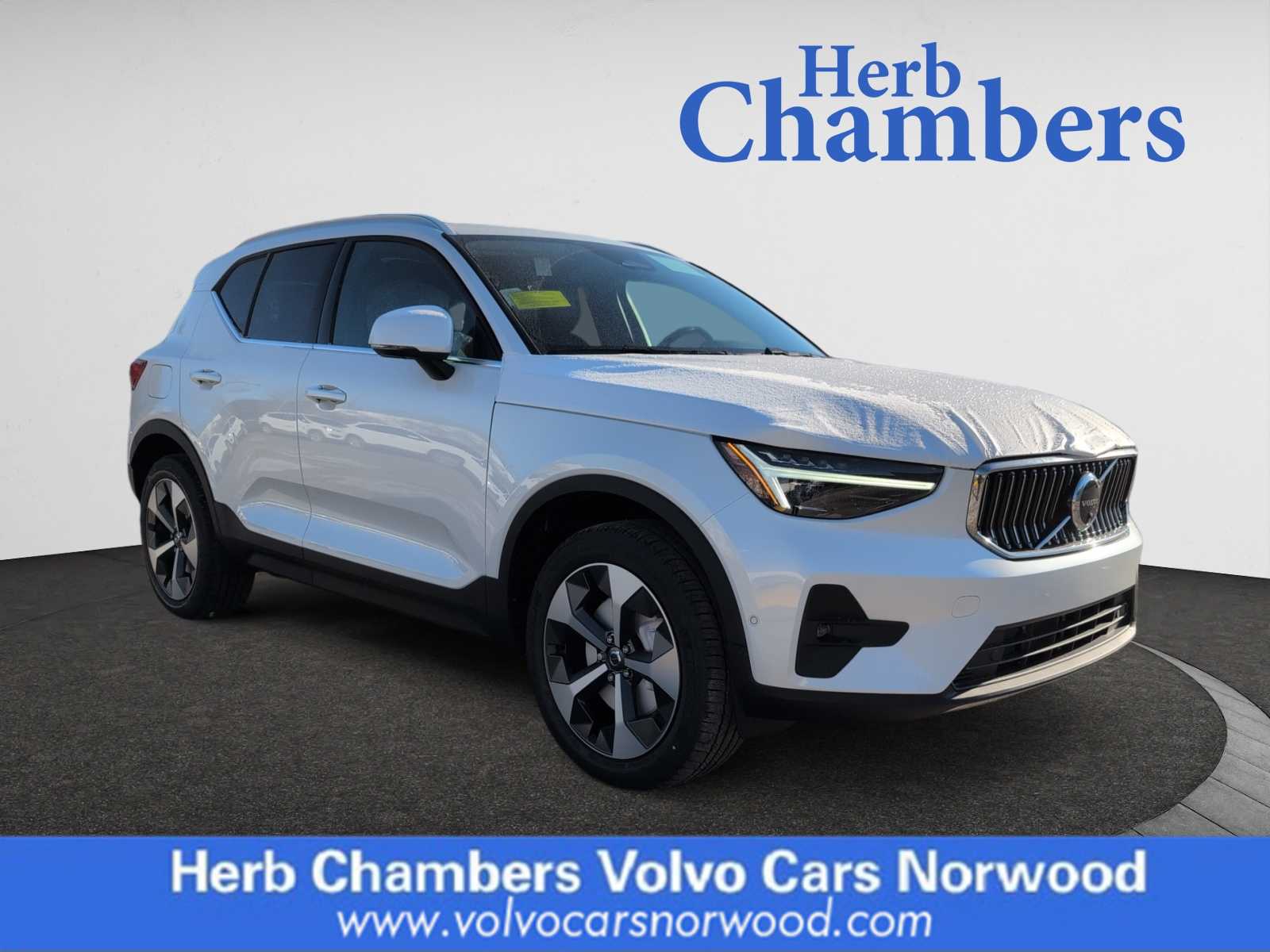 new 2025 Volvo XC40 car, priced at $48,335