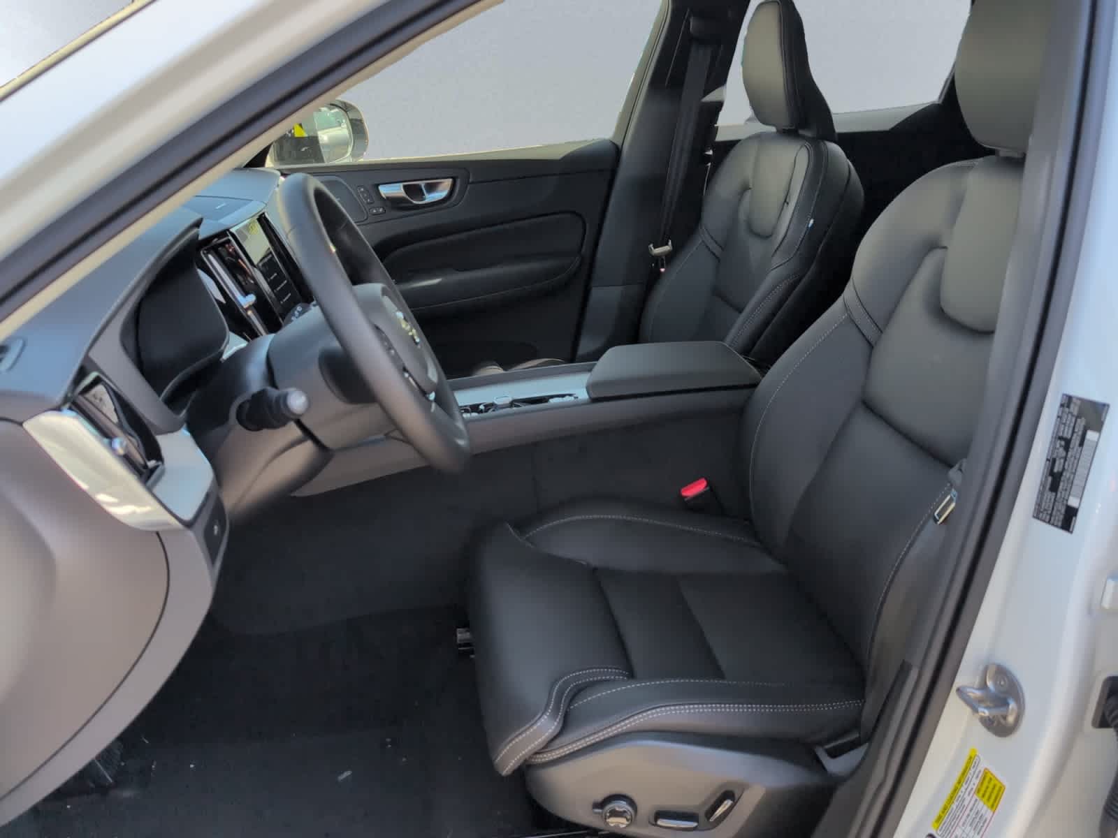 new 2025 Volvo XC60 car, priced at $60,660