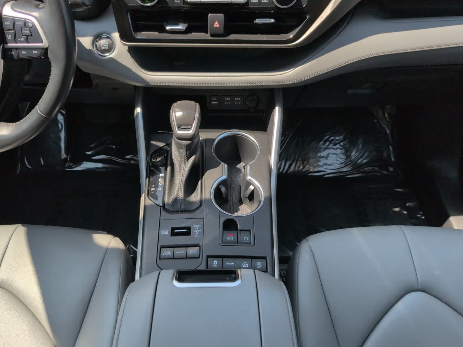 used 2022 Toyota Highlander car, priced at $37,998