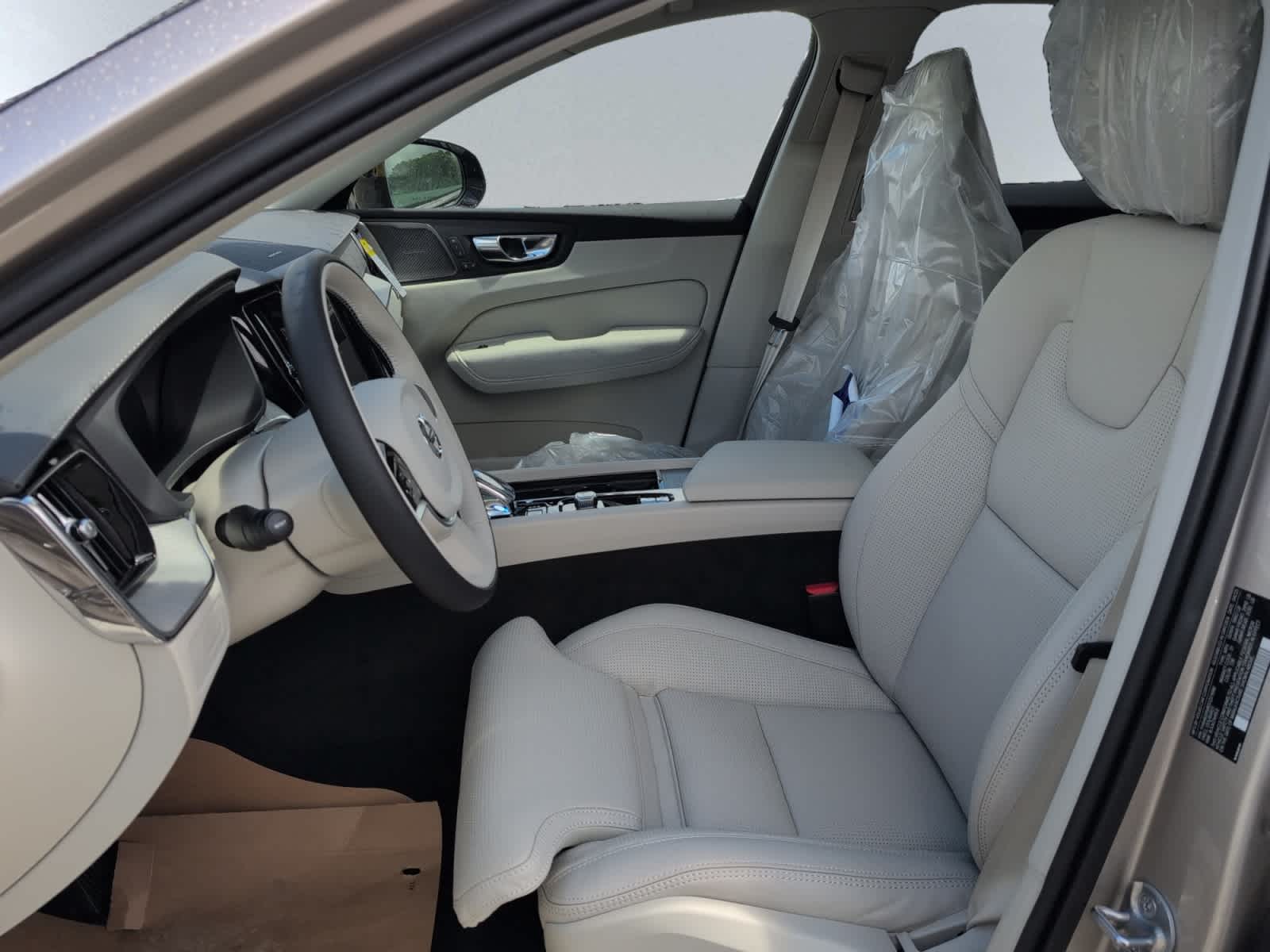 new 2025 Volvo XC60 plug-in hybrid car, priced at $71,510