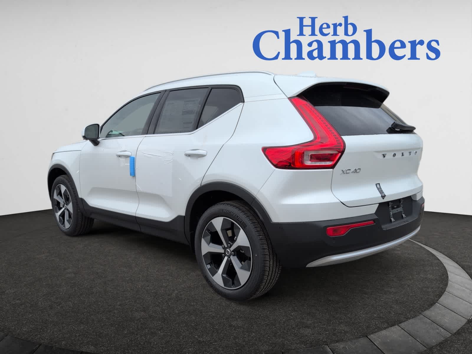 new 2025 Volvo XC40 car, priced at $48,315