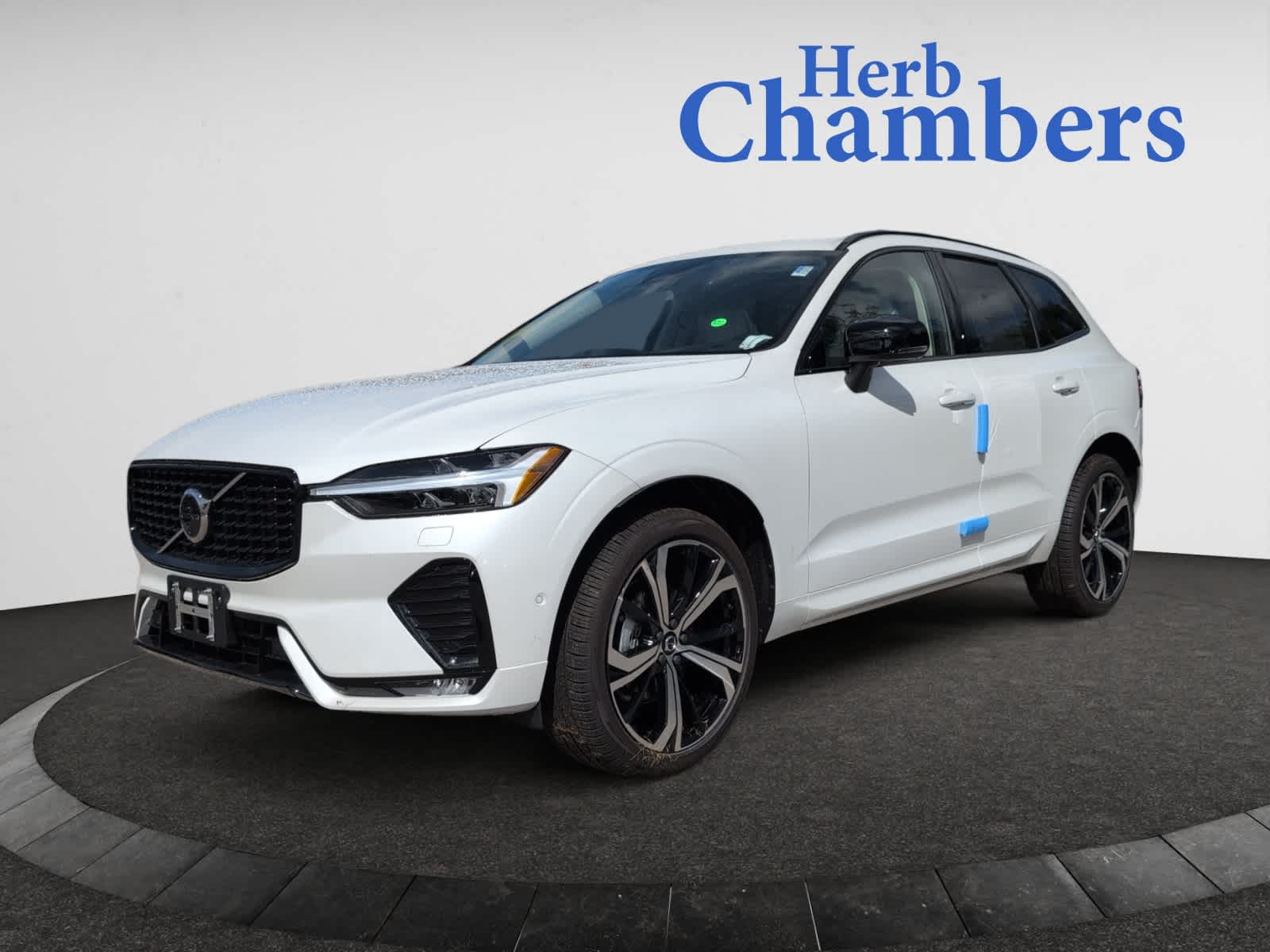 new 2025 Volvo XC60 car, priced at $61,625