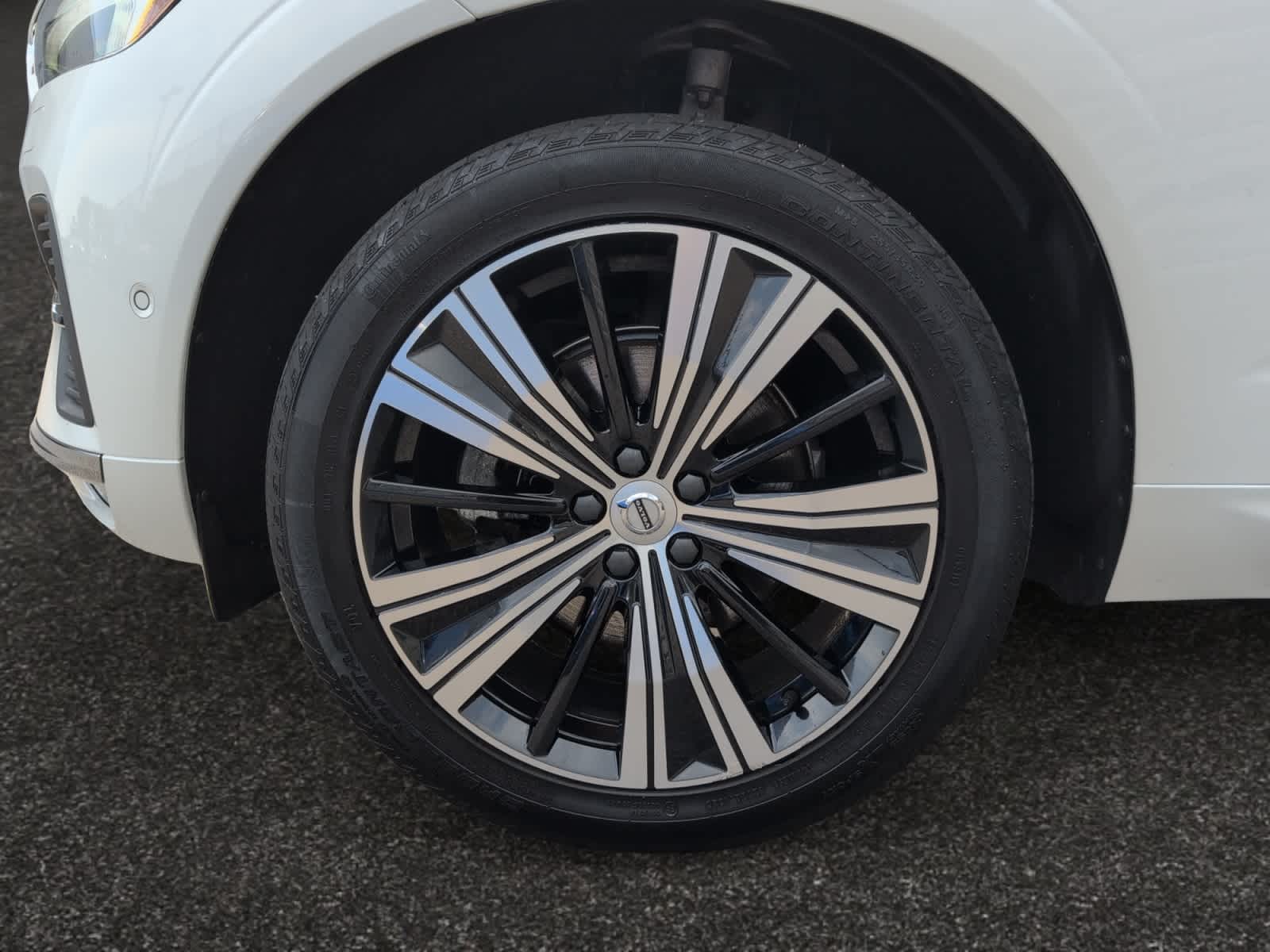 used 2022 Volvo XC60 car, priced at $41,998