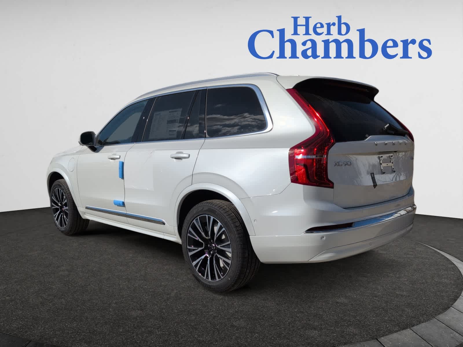 new 2025 Volvo XC90 plug-in hybrid car, priced at $76,875