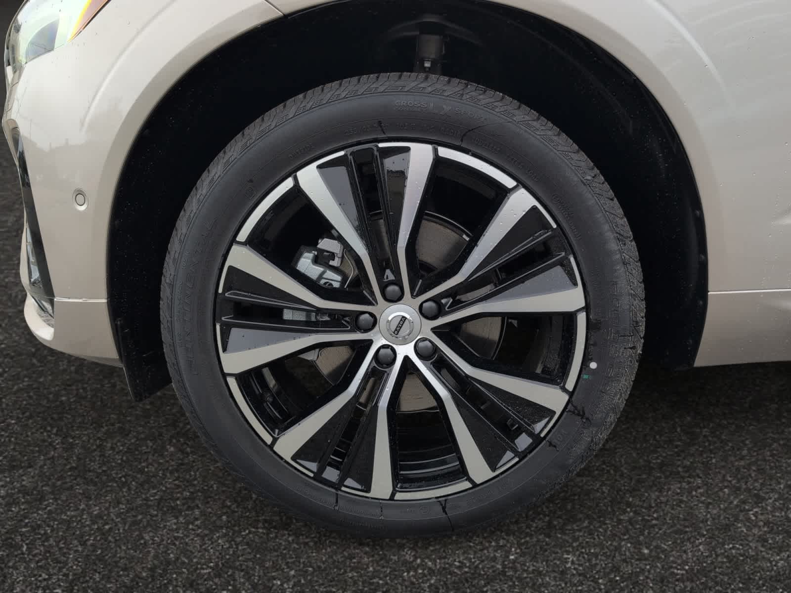 new 2025 Volvo XC60 car, priced at $55,360
