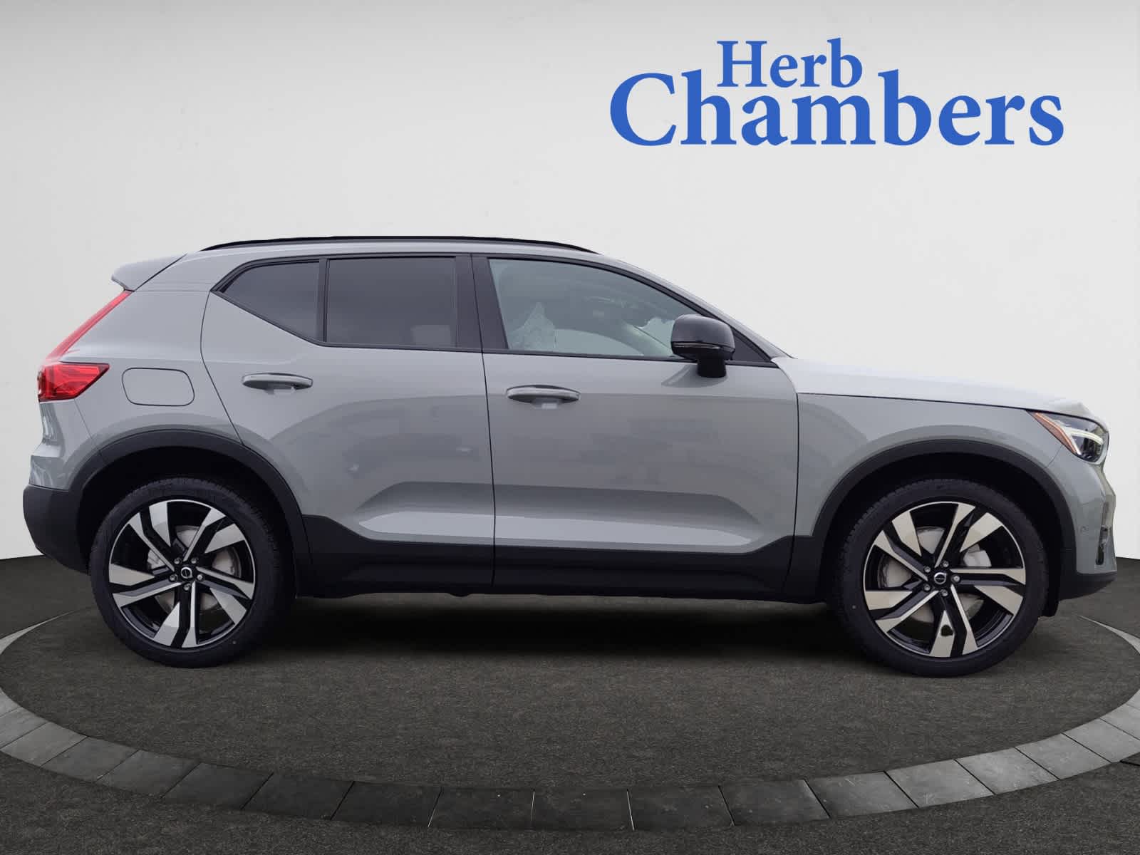 new 2025 Volvo XC40 car, priced at $51,040