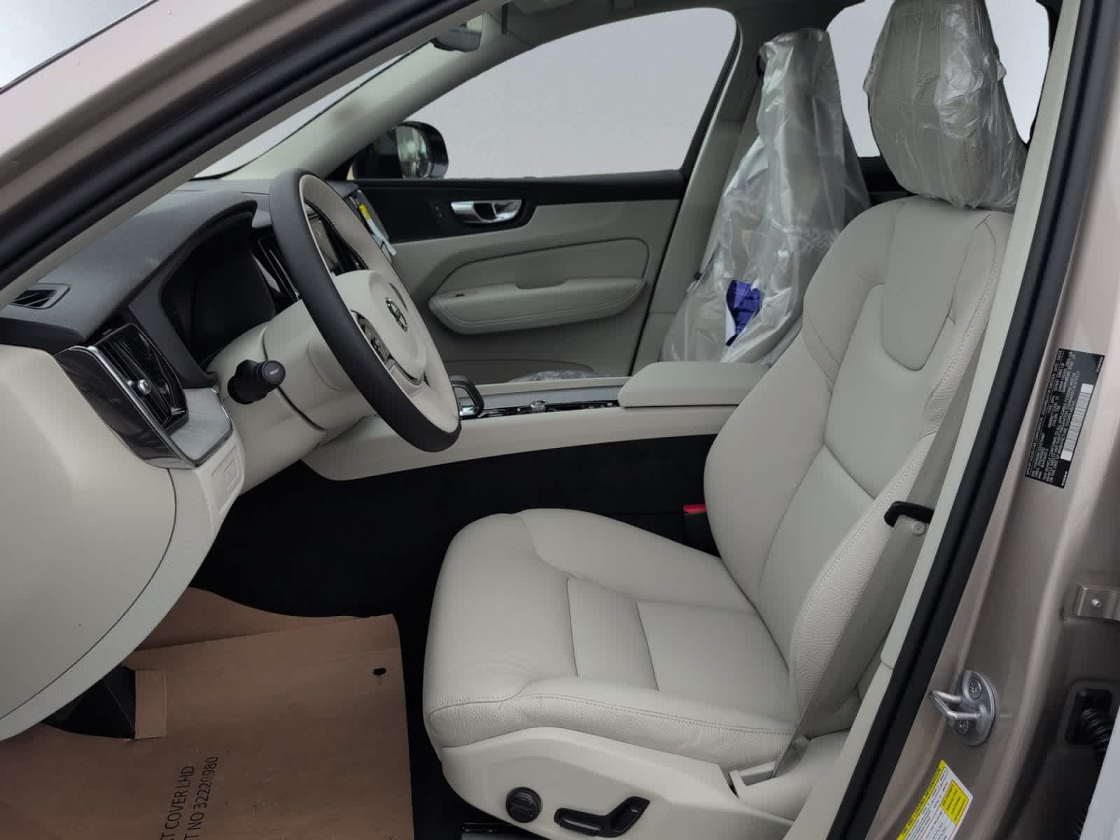 new 2025 Volvo XC60 plug-in hybrid car, priced at $66,260
