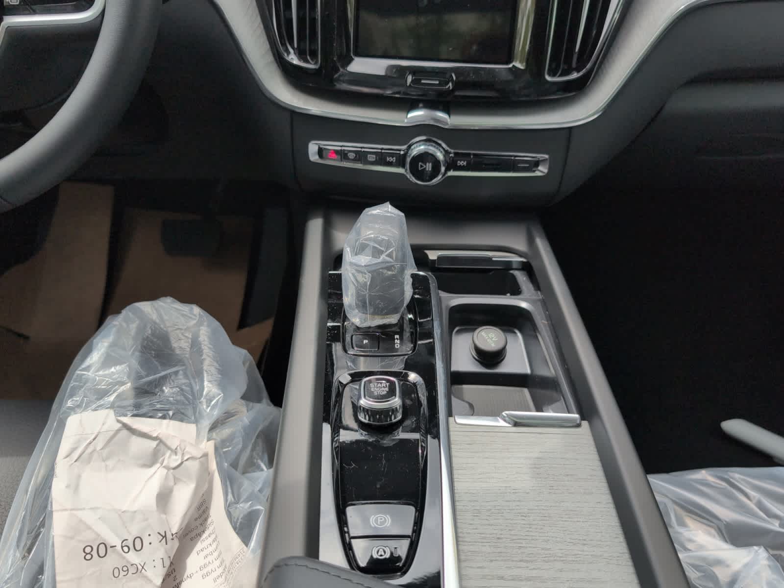 new 2025 Volvo XC60 car, priced at $55,360