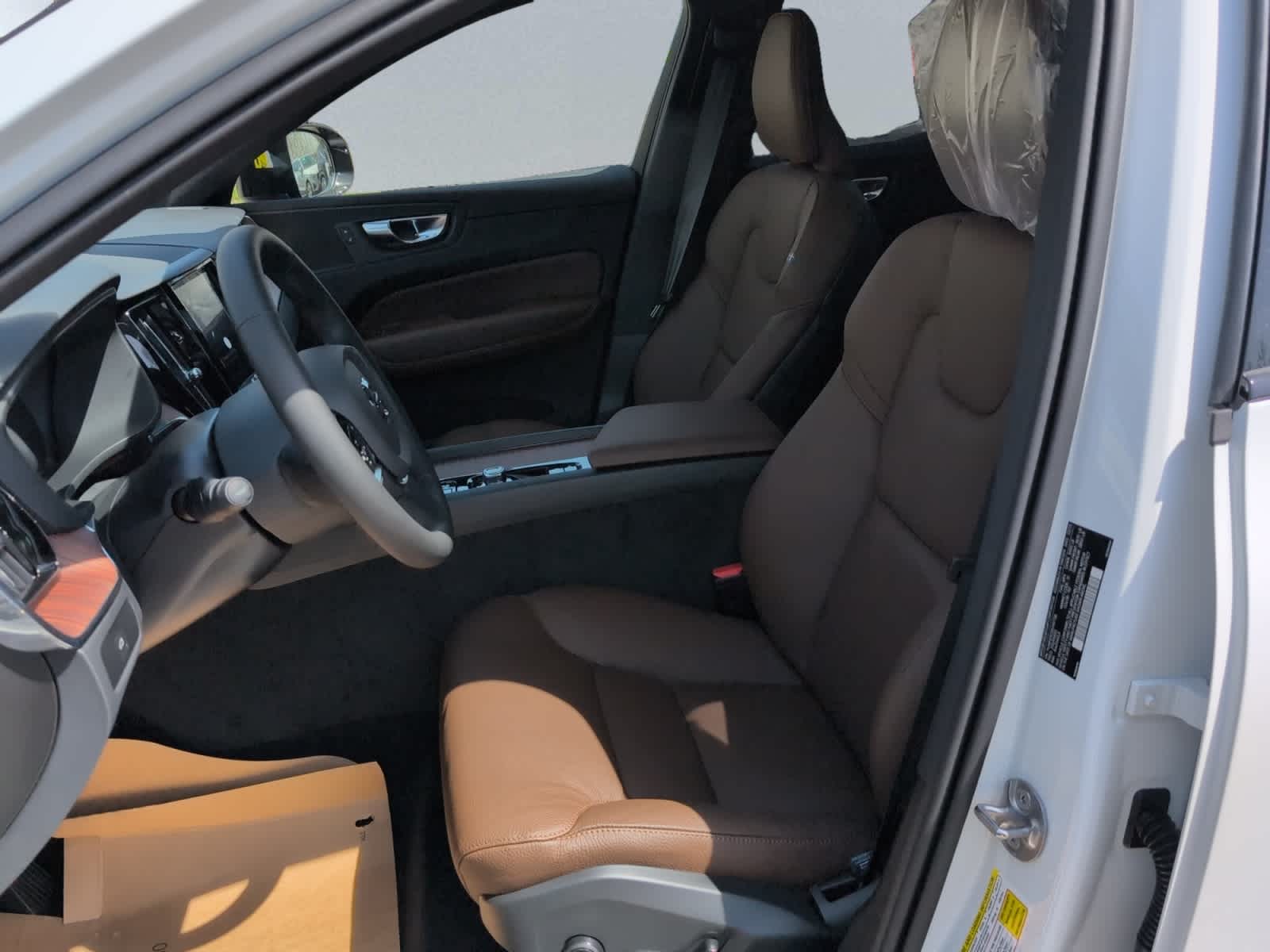 new 2025 Volvo XC60 car, priced at $54,545