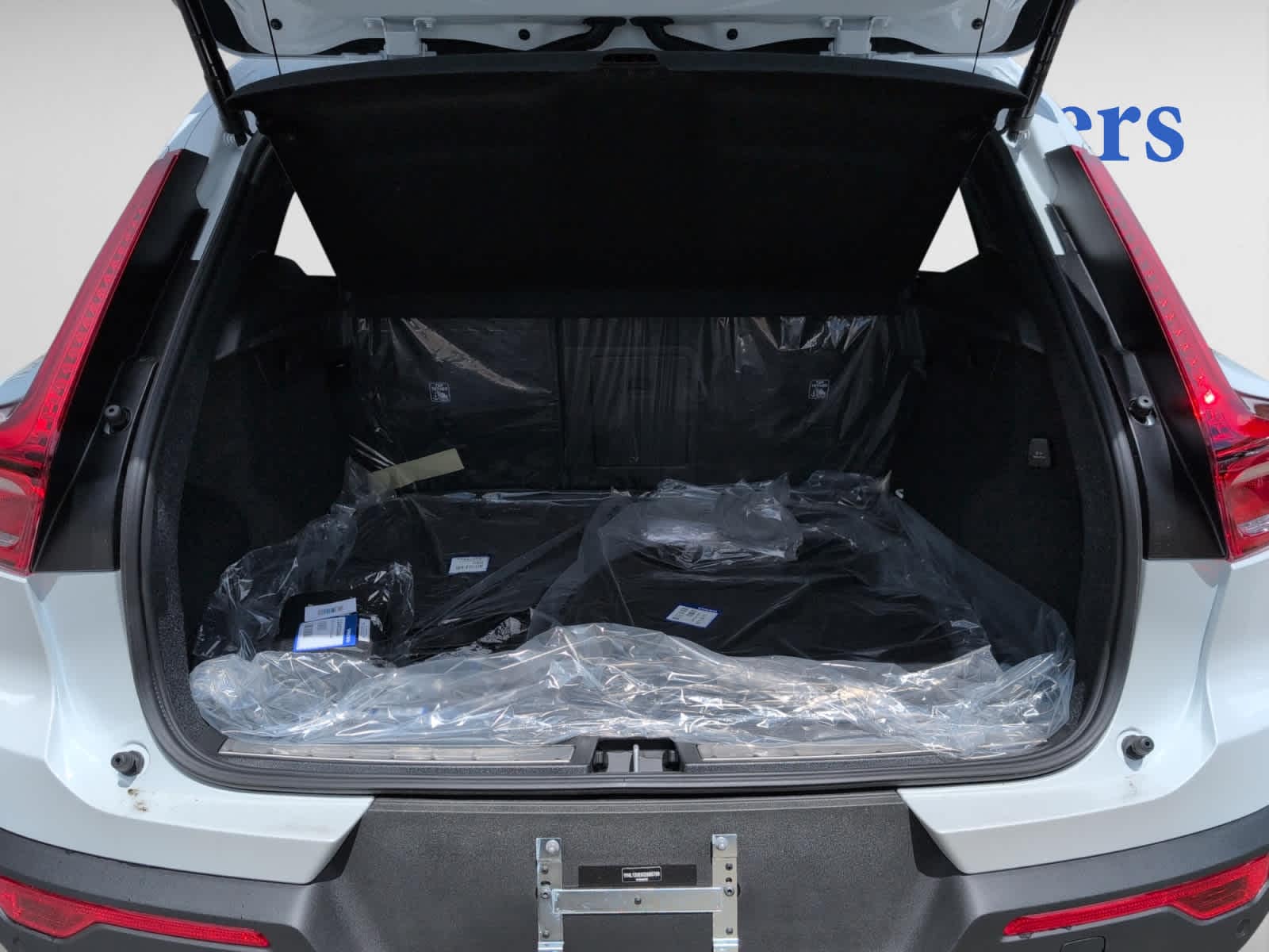 new 2025 Volvo XC40 car, priced at $49,810