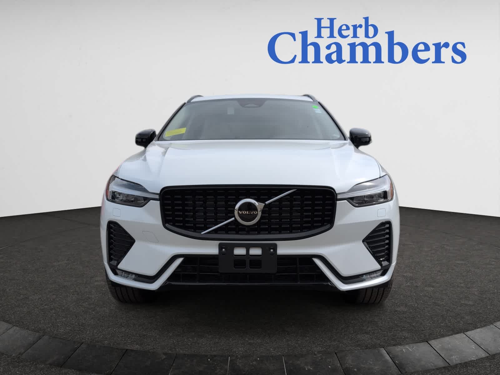 new 2025 Volvo XC60 car, priced at $51,075