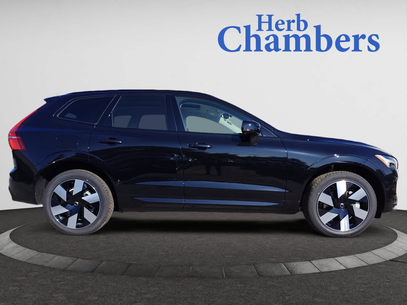 new 2025 Volvo XC60 plug-in hybrid car, priced at $67,040