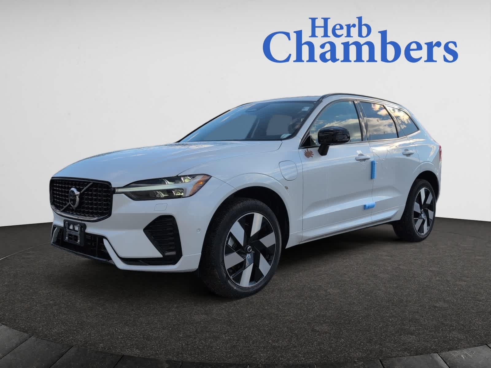 new 2025 Volvo XC60 plug-in hybrid car, priced at $66,235