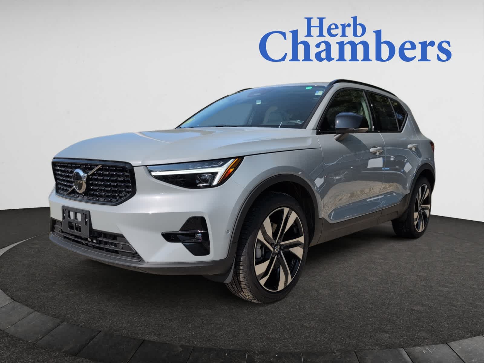 new 2025 Volvo XC40 car, priced at $50,375