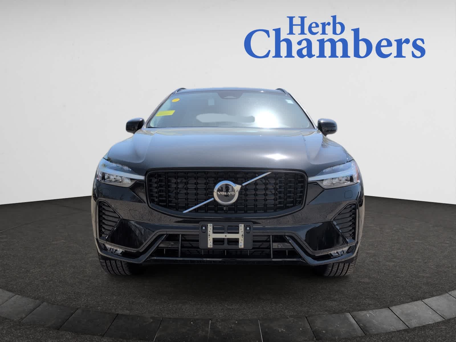 new 2025 Volvo XC60 car, priced at $50,300