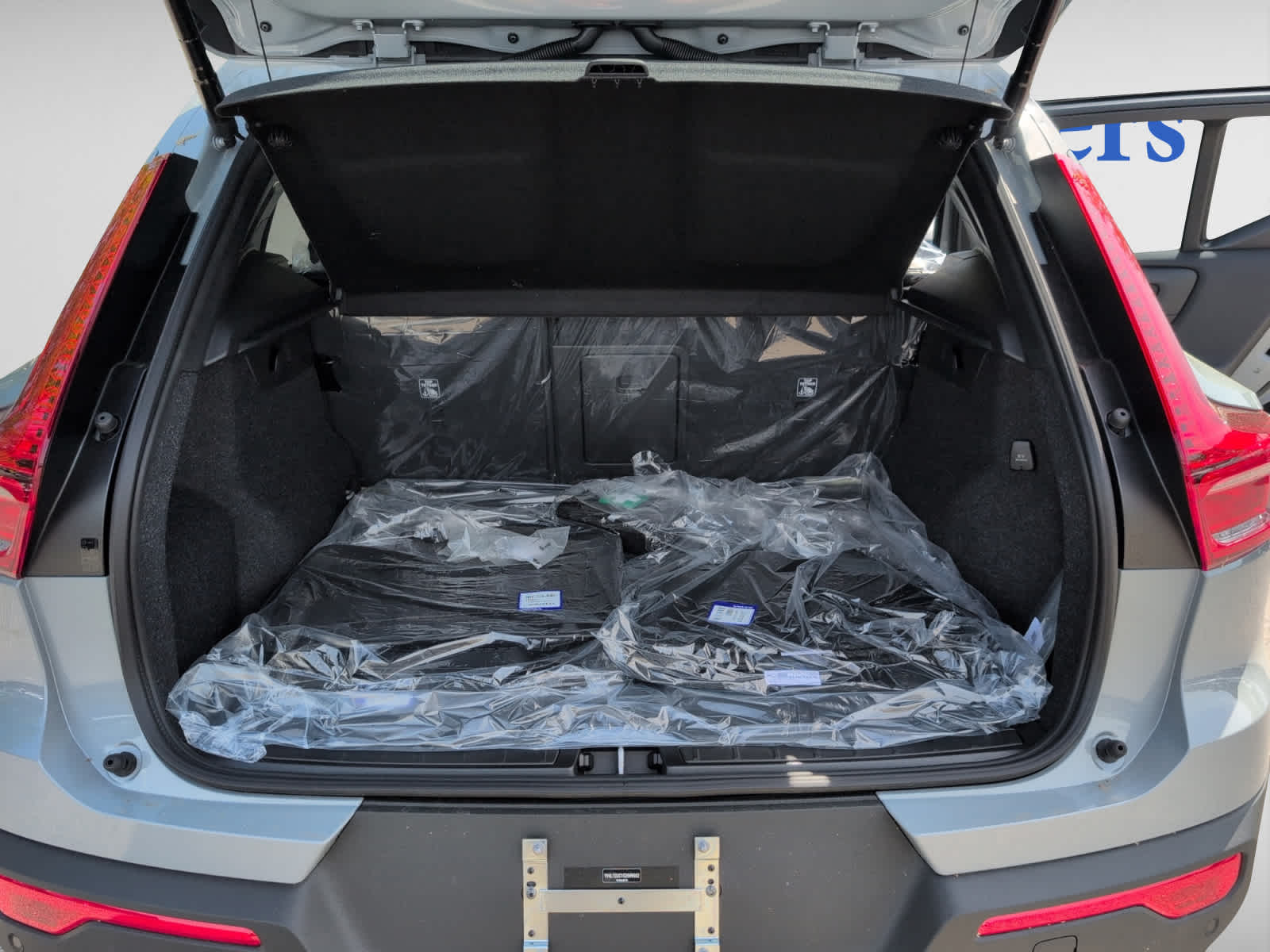 new 2025 Volvo XC40 car, priced at $49,810