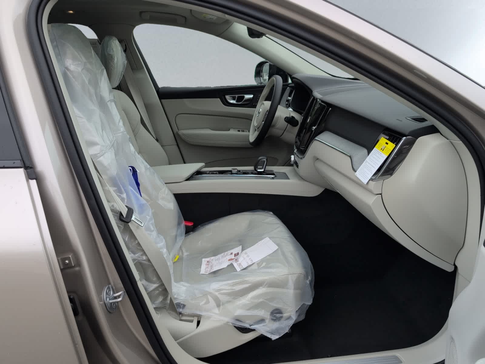 new 2025 Volvo XC60 car, priced at $55,360