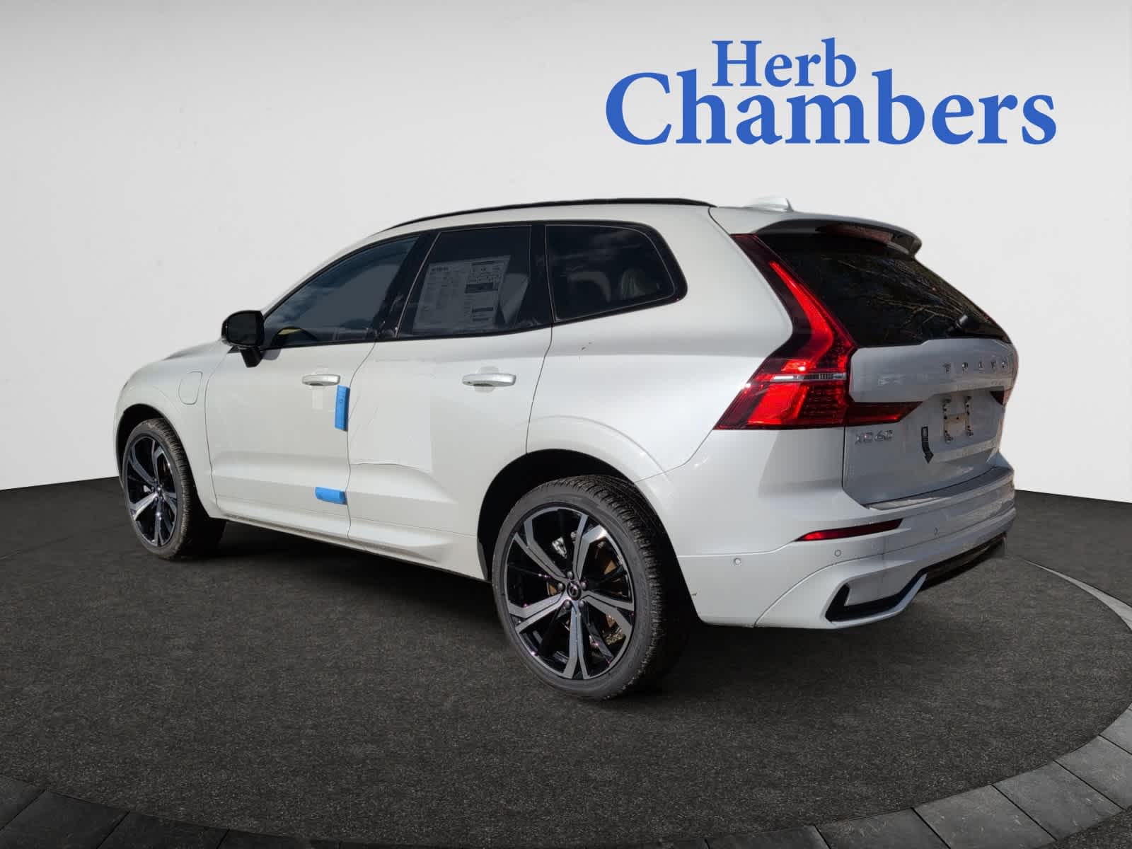 new 2025 Volvo XC60 plug-in hybrid car, priced at $71,485