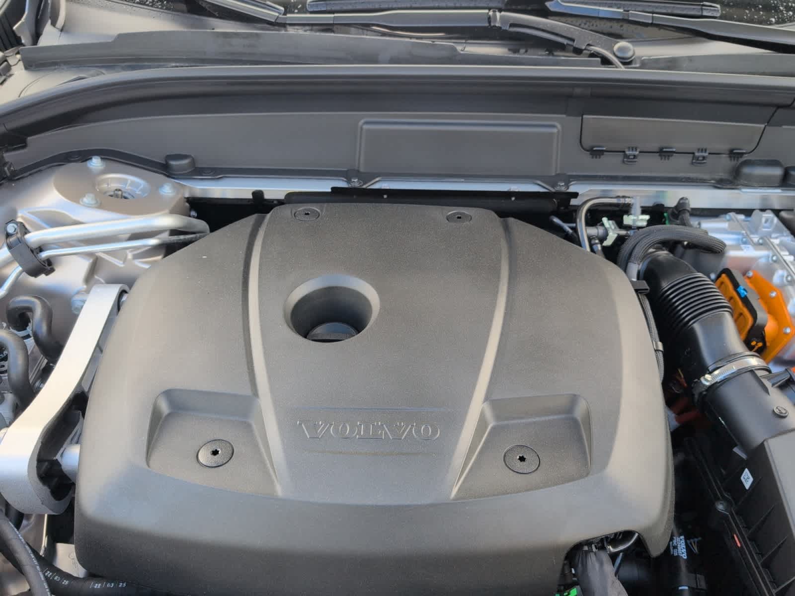 new 2025 Volvo XC60 plug-in hybrid car, priced at $71,510