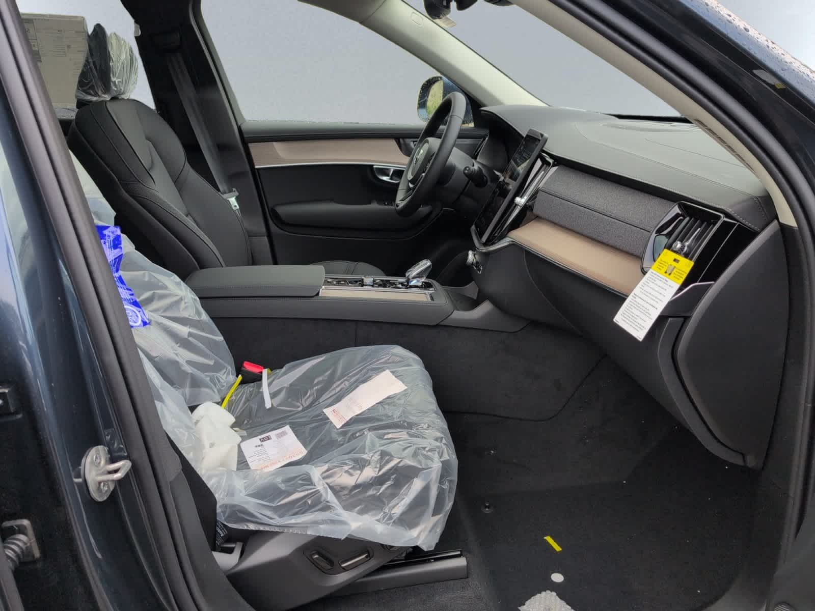 new 2025 Volvo XC90 plug-in hybrid car, priced at $79,635