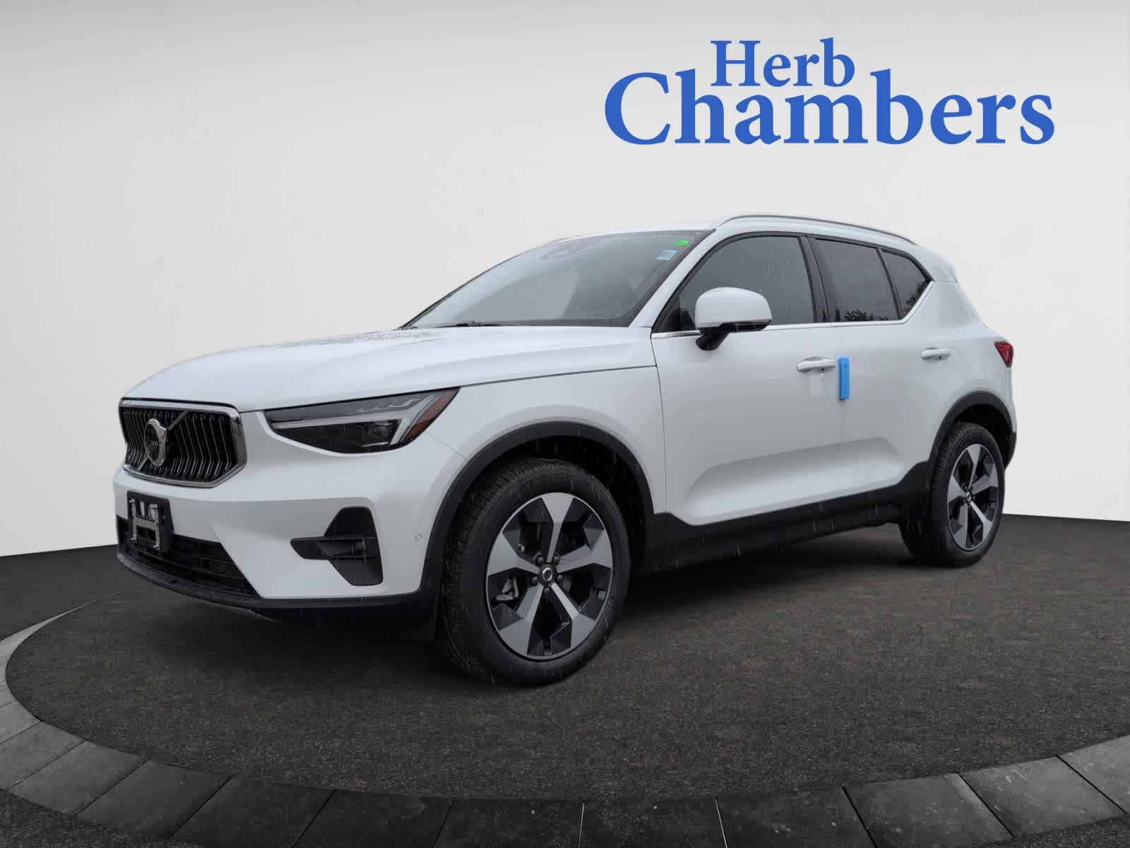 new 2025 Volvo XC40 car, priced at $48,335