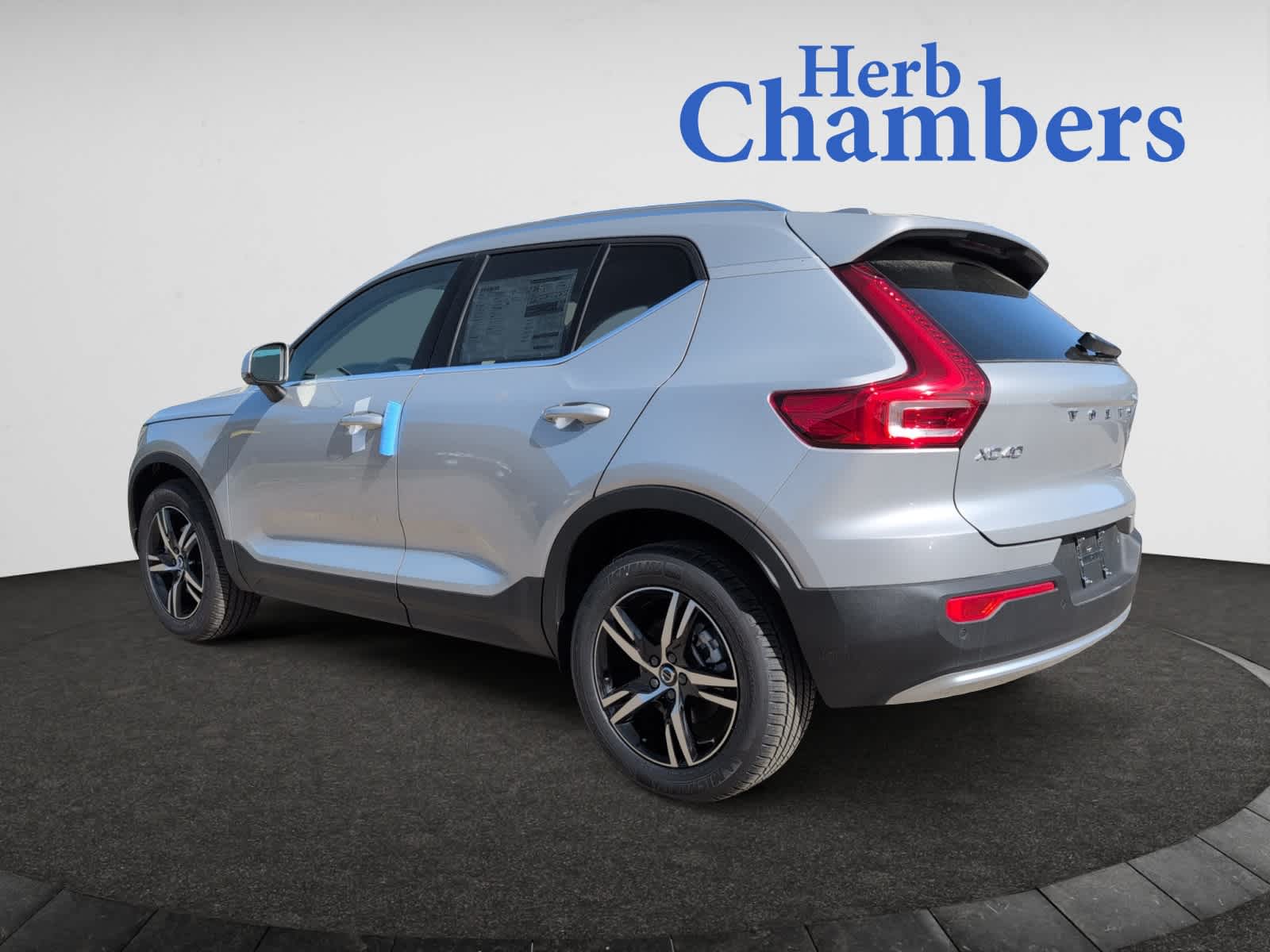new 2025 Volvo XC40 car, priced at $43,045