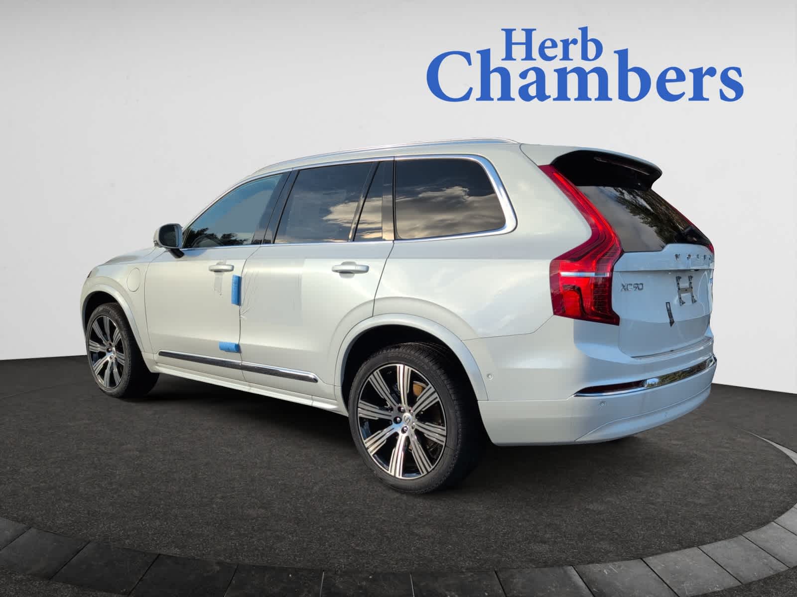 new 2025 Volvo XC90 plug-in hybrid car, priced at $81,765