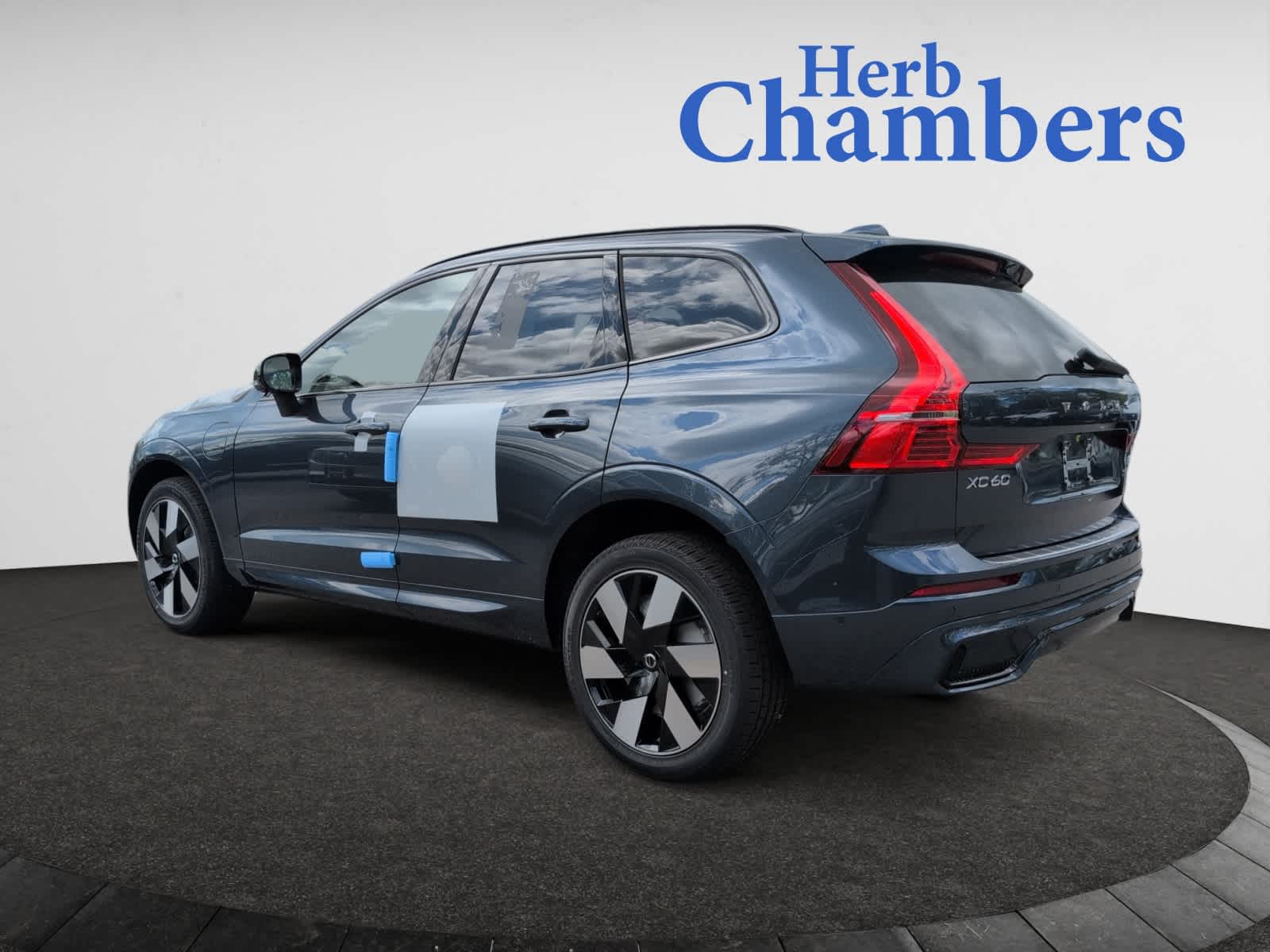 new 2025 Volvo XC60 plug-in hybrid car, priced at $66,260