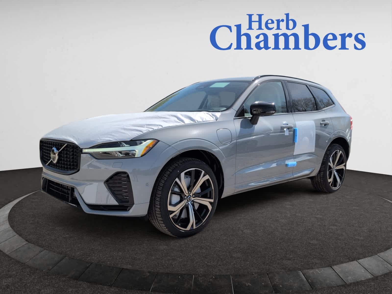 new 2025 Volvo XC60 plug-in hybrid car, priced at $71,510