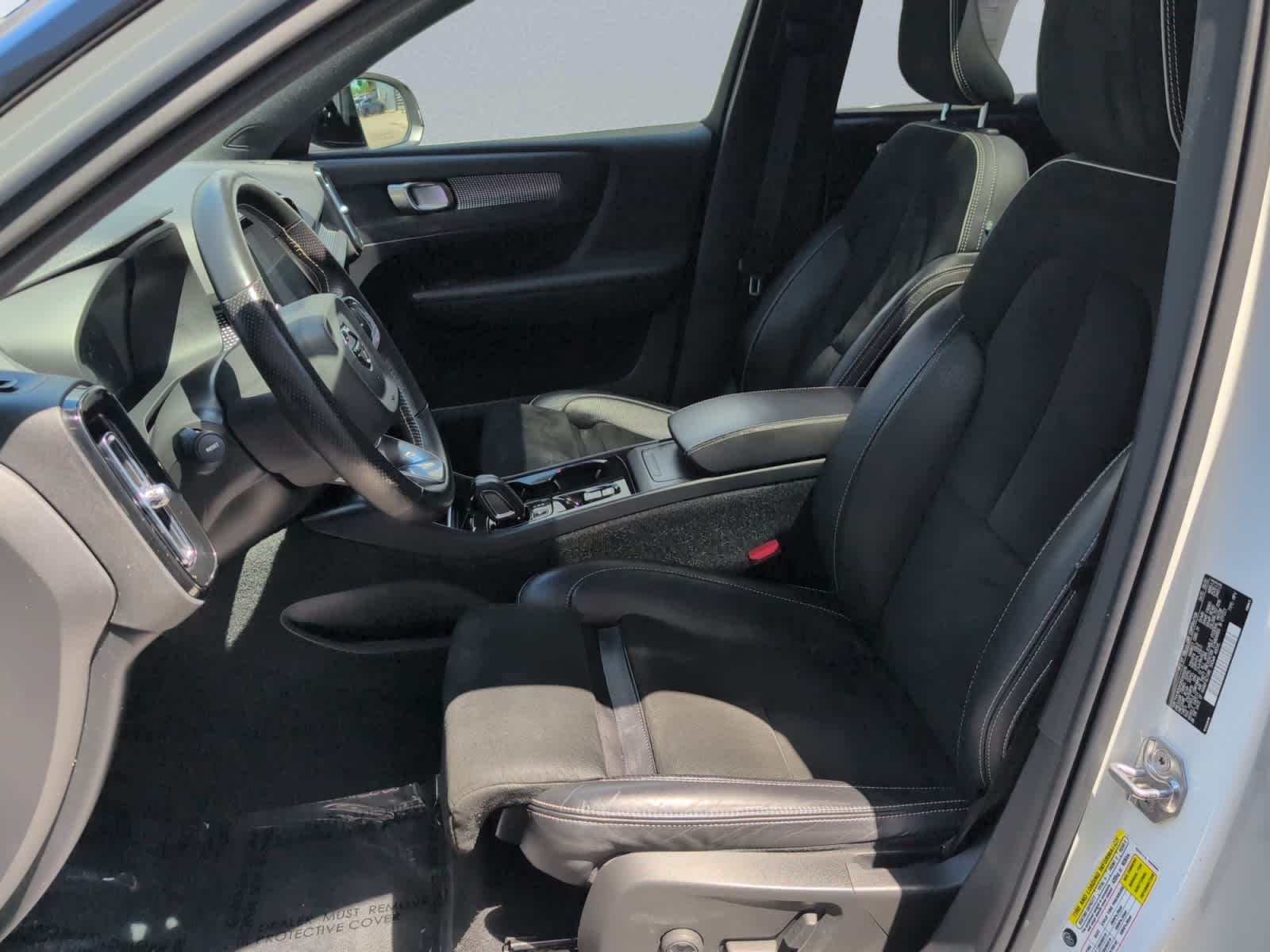 used 2021 Volvo XC40 car, priced at $24,998