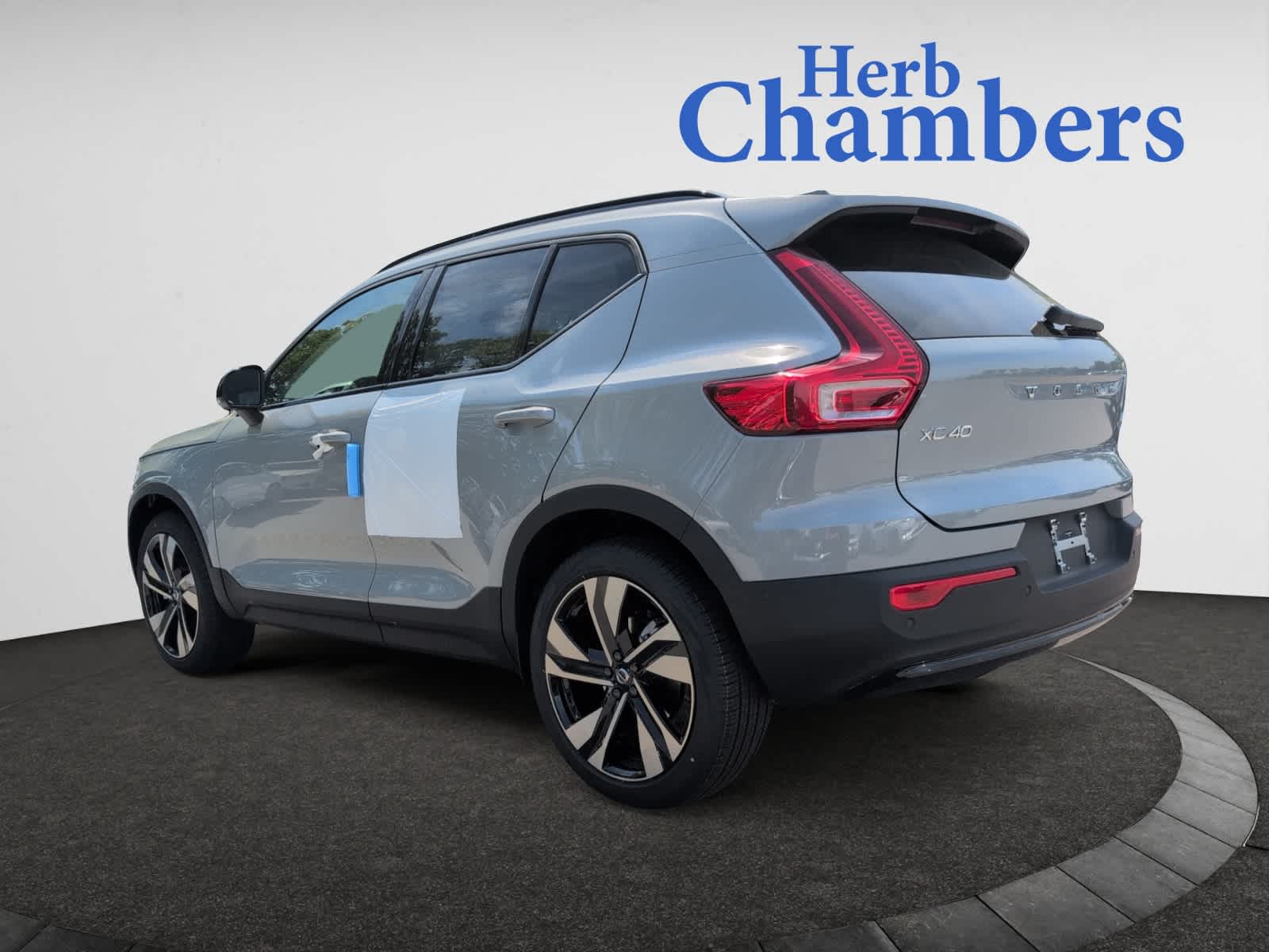 new 2025 Volvo XC40 car, priced at $49,810