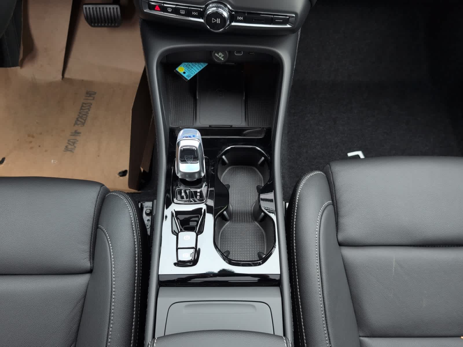 new 2025 Volvo XC40 car, priced at $48,335