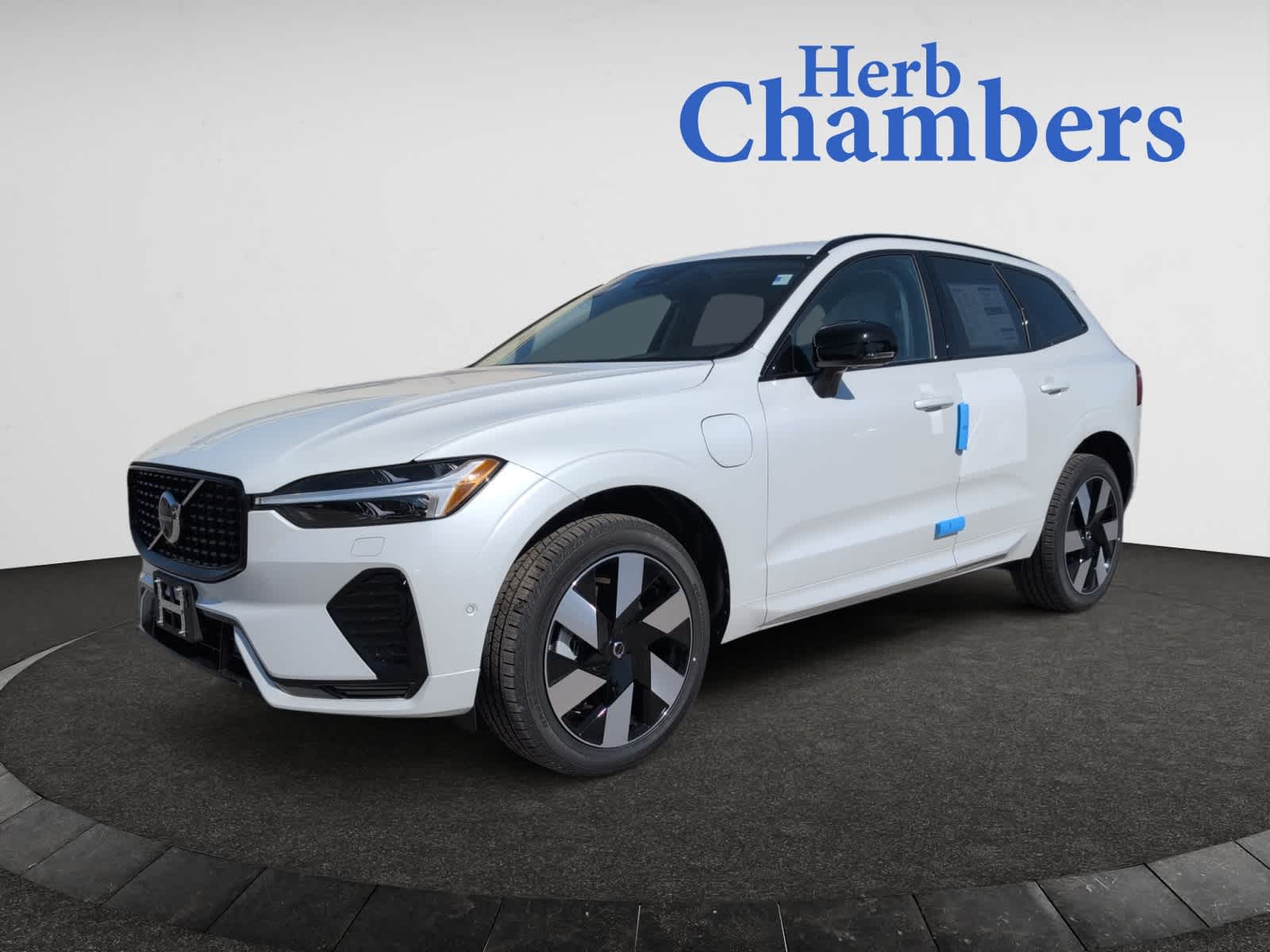 new 2025 Volvo XC60 plug-in hybrid car, priced at $66,260
