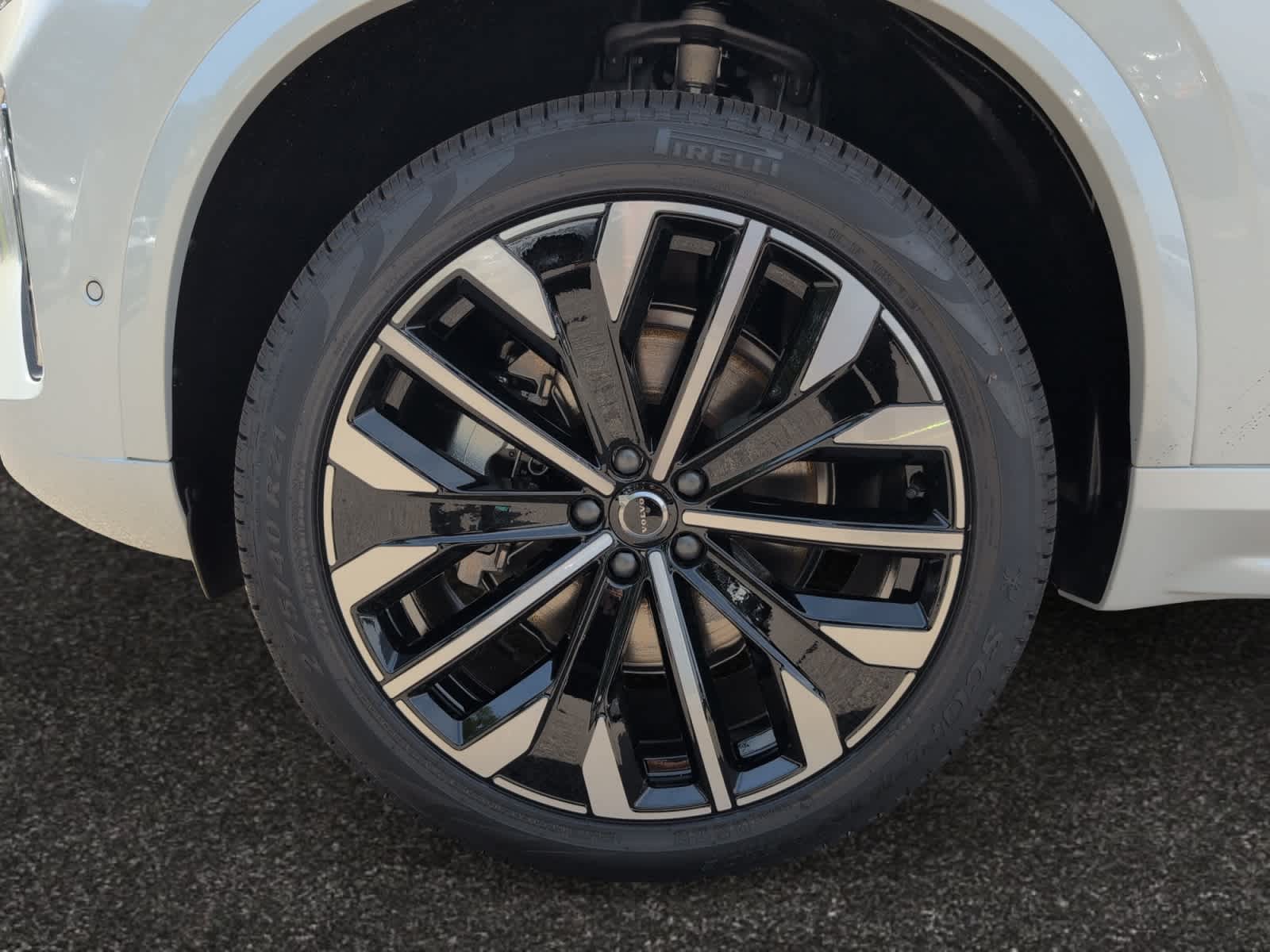 new 2025 Volvo XC90 car, priced at $69,155