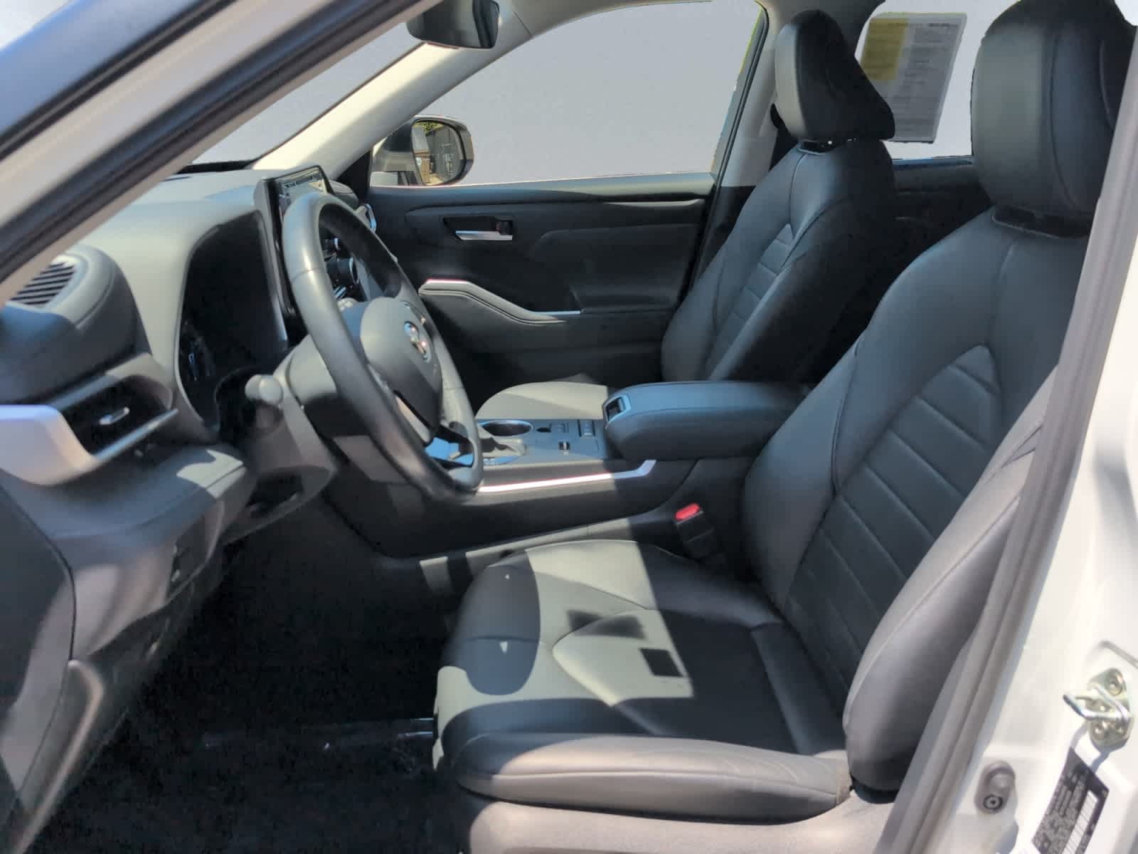 used 2020 Toyota Highlander Hybrid car, priced at $33,998