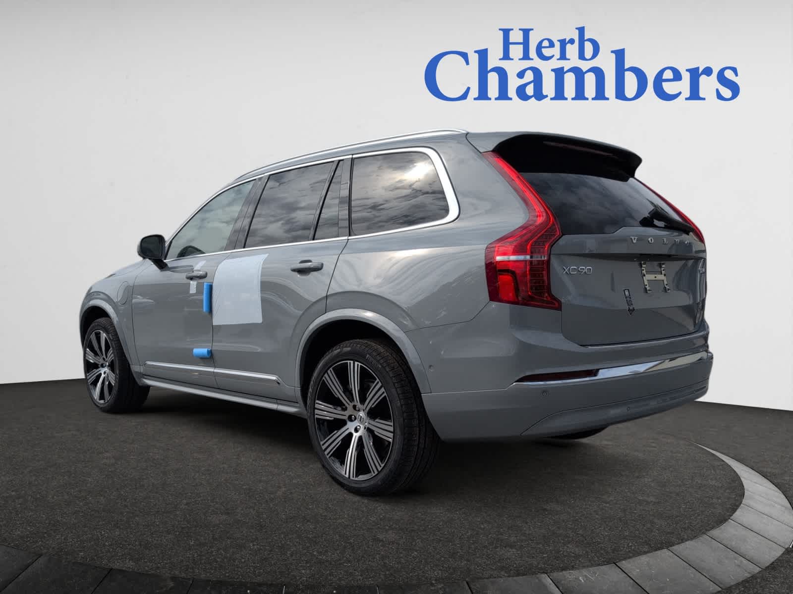 new 2025 Volvo XC90 plug-in hybrid car, priced at $77,955