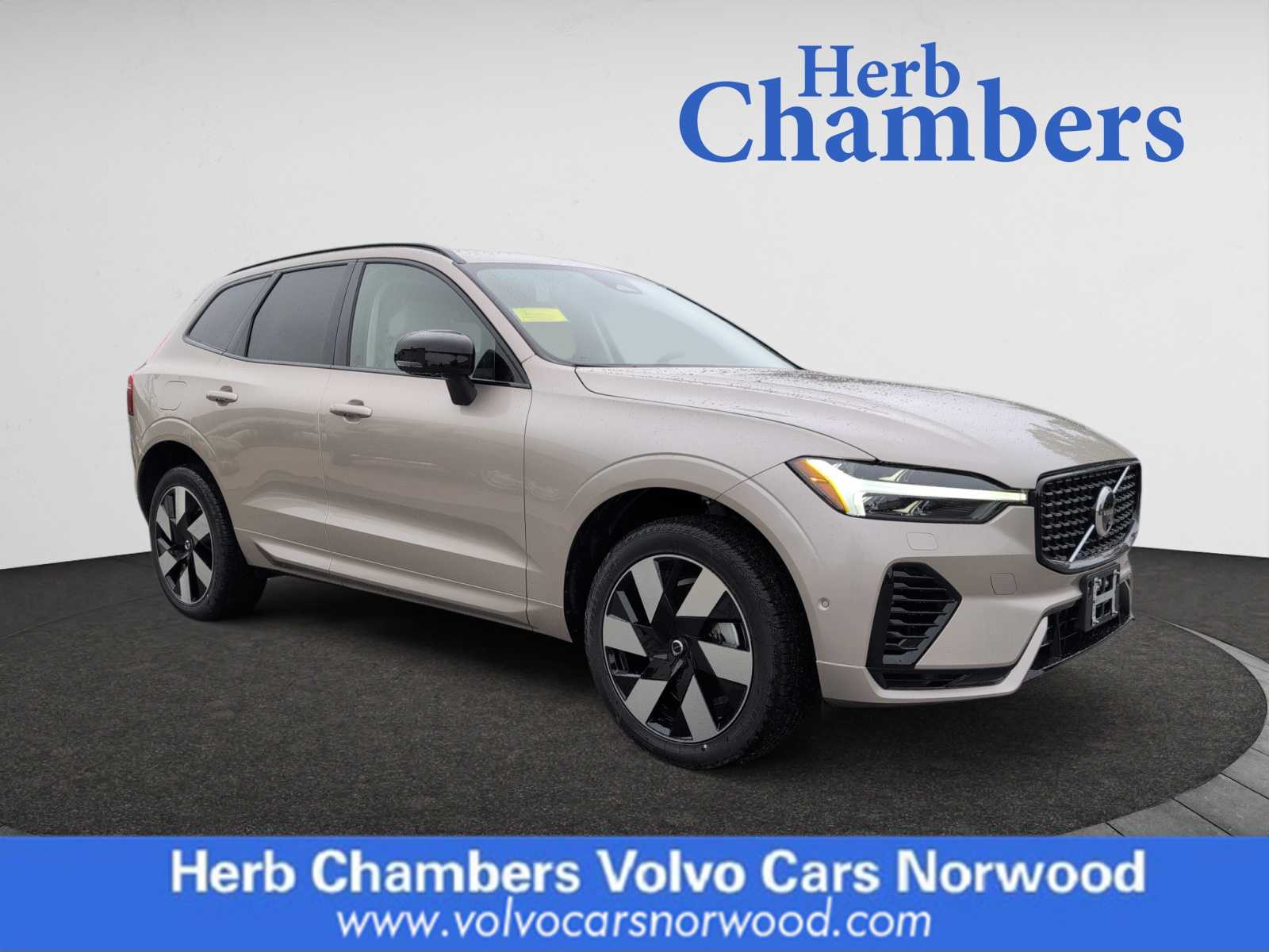 new 2025 Volvo XC60 plug-in hybrid car, priced at $66,260