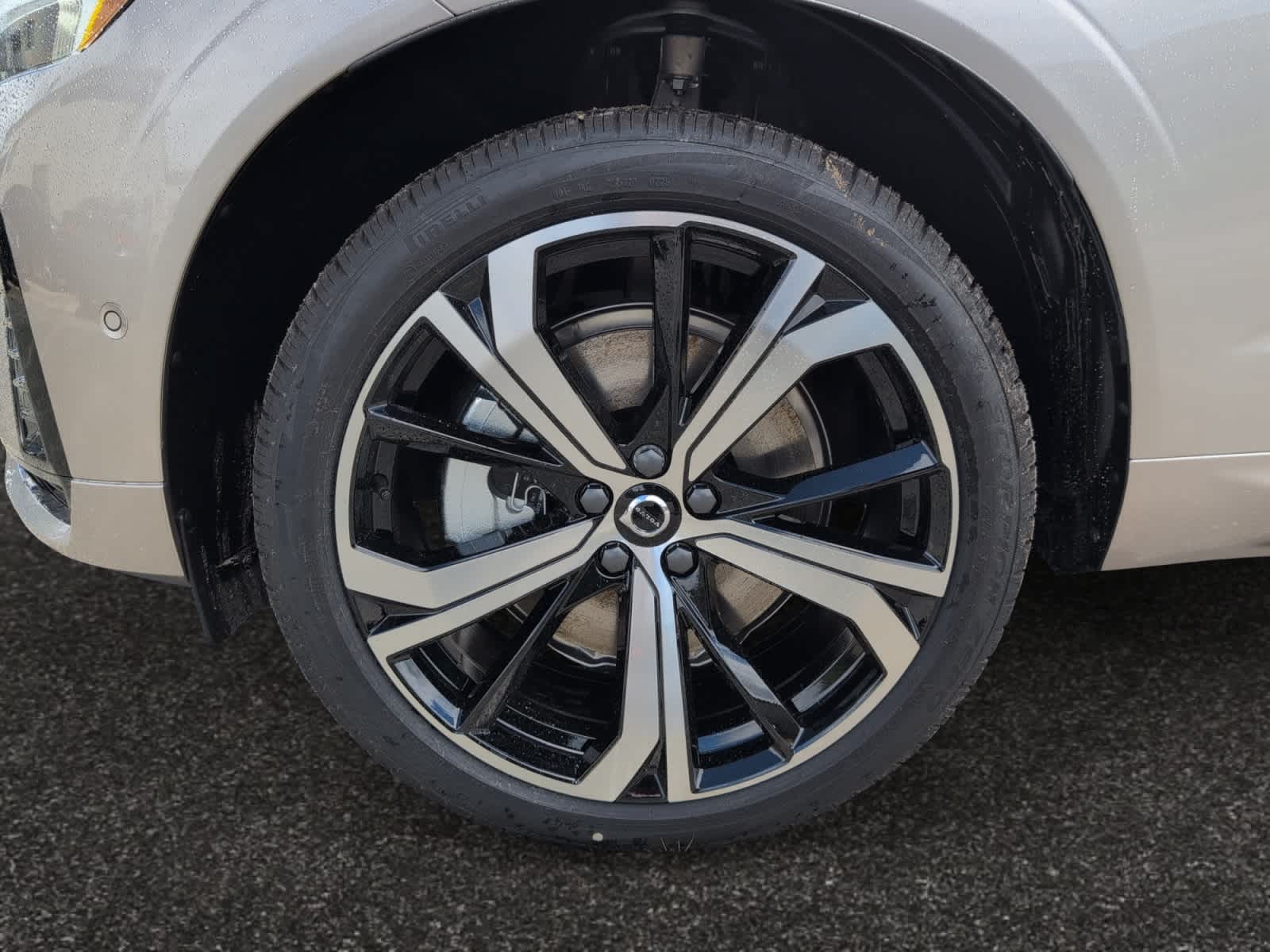 new 2025 Volvo XC60 plug-in hybrid car, priced at $71,510