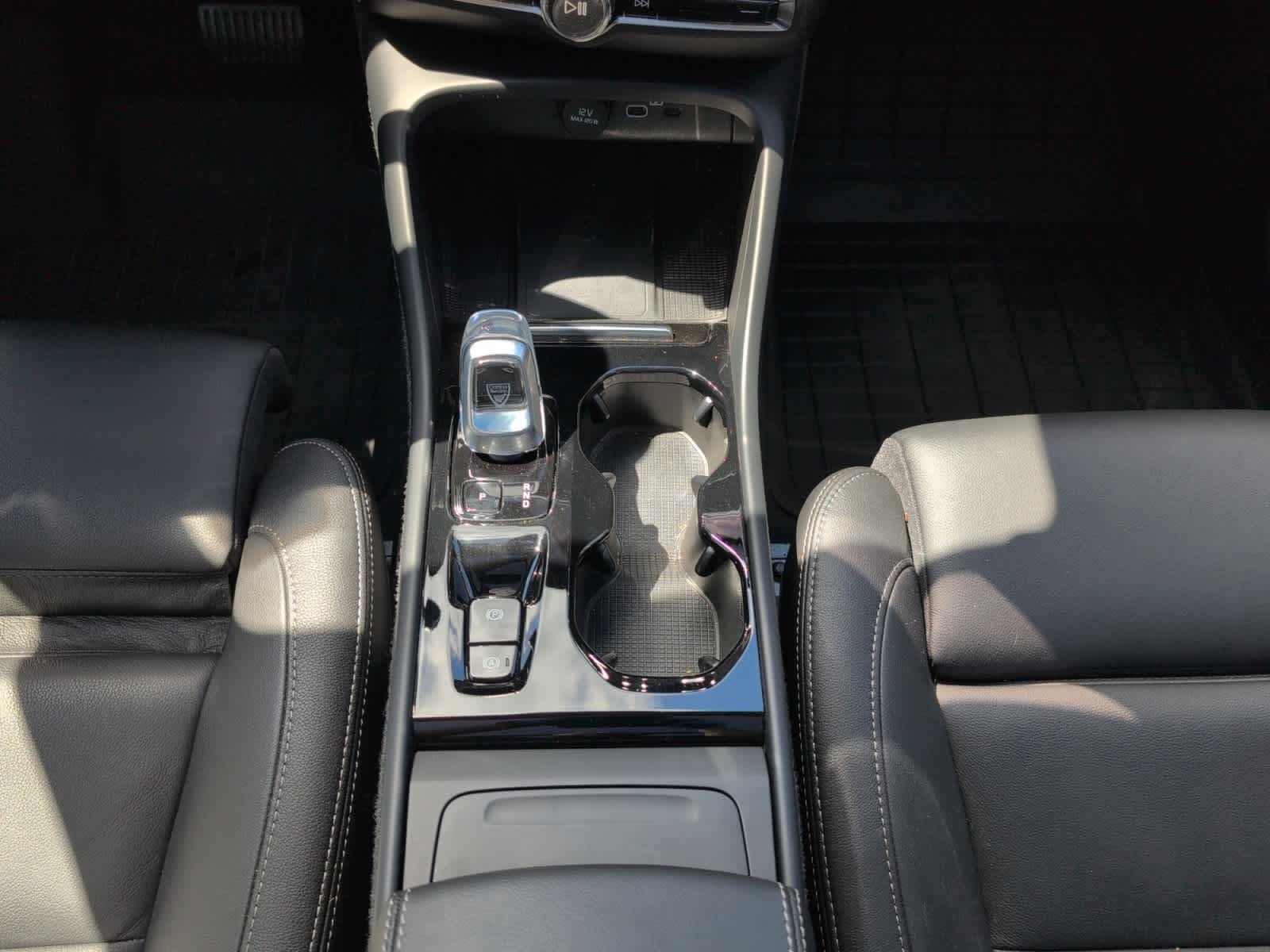 new 2024 Volvo XC40 car, priced at $52,410