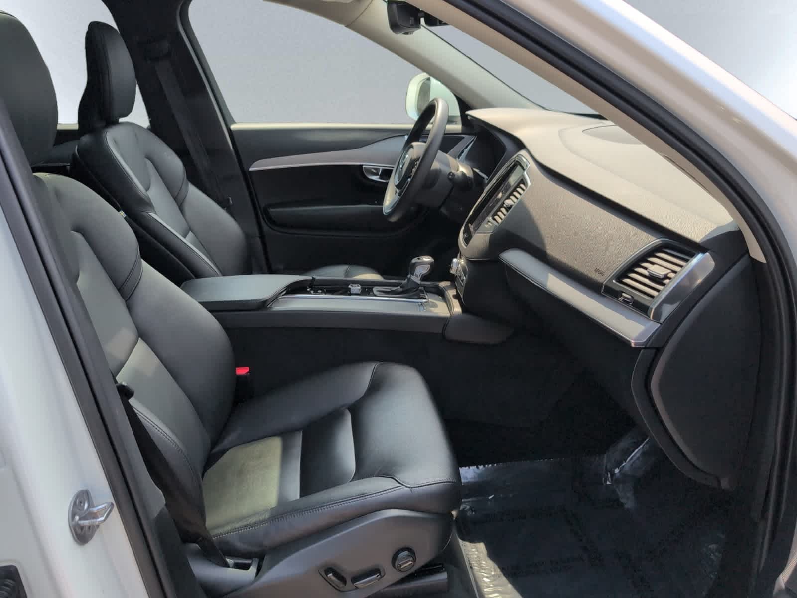 used 2022 Volvo XC90 car, priced at $42,998