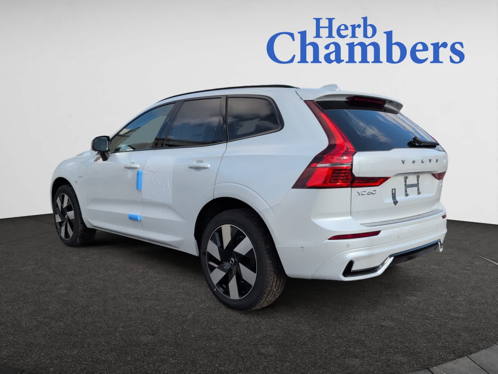 new 2025 Volvo XC60 plug-in hybrid car, priced at $66,235