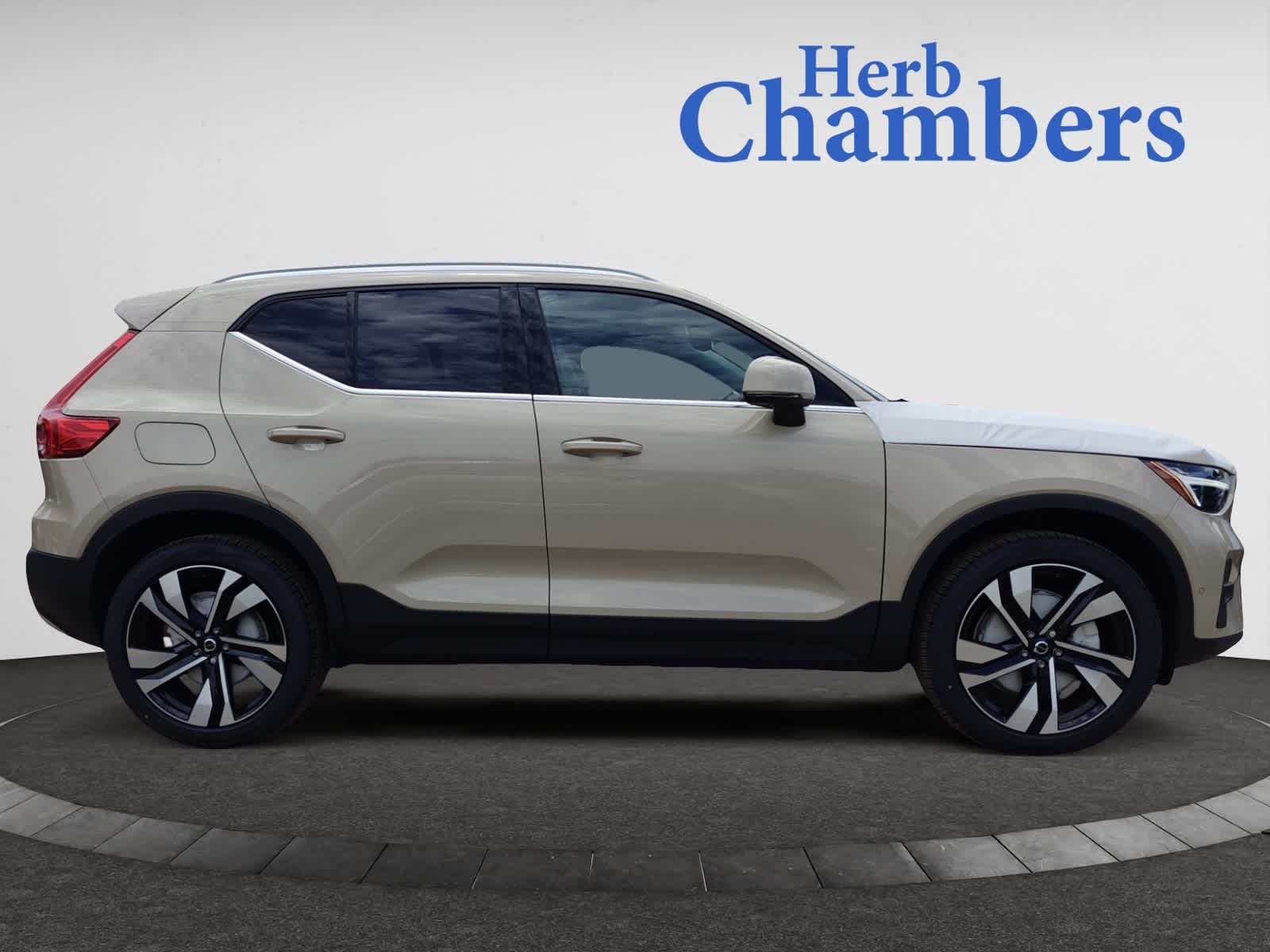 new 2025 Volvo XC40 car, priced at $51,040