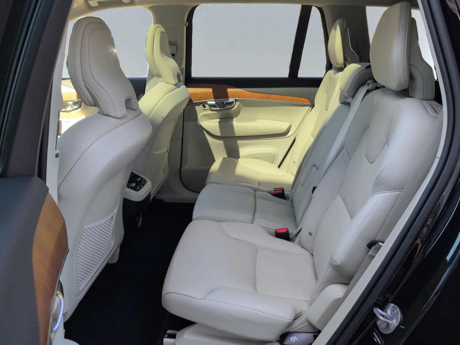 used 2022 Volvo XC90 car, priced at $42,998