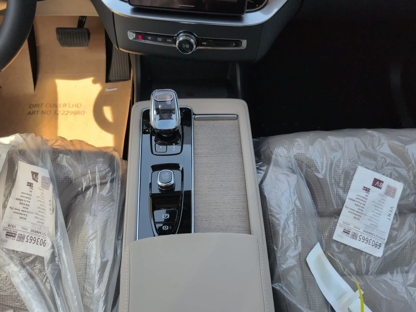 new 2025 Volvo XC90 plug-in hybrid car, priced at $82,735