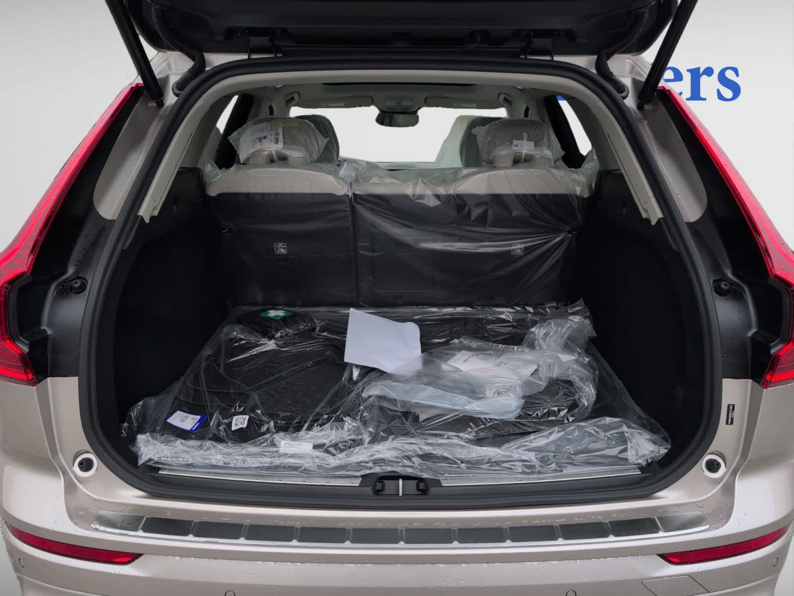 new 2025 Volvo XC60 car, priced at $55,360