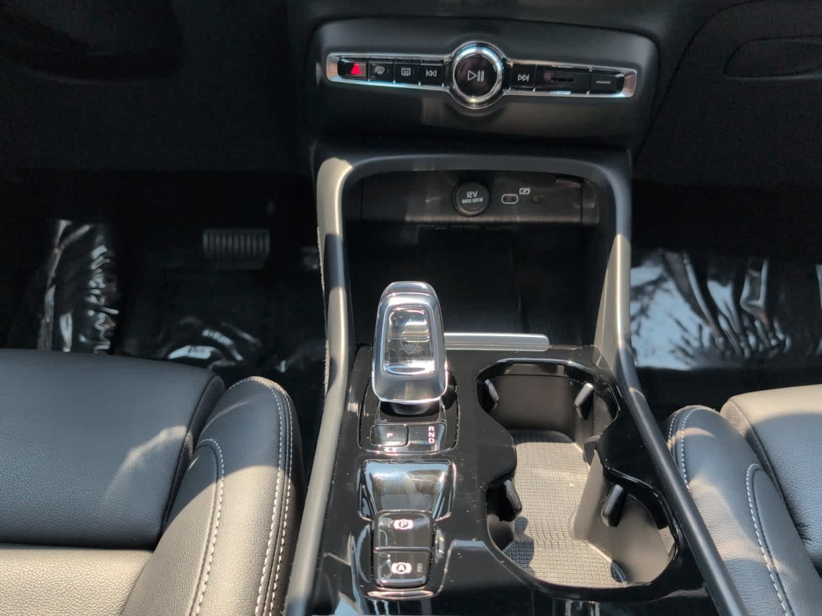 new 2024 Volvo XC40 car, priced at $52,410