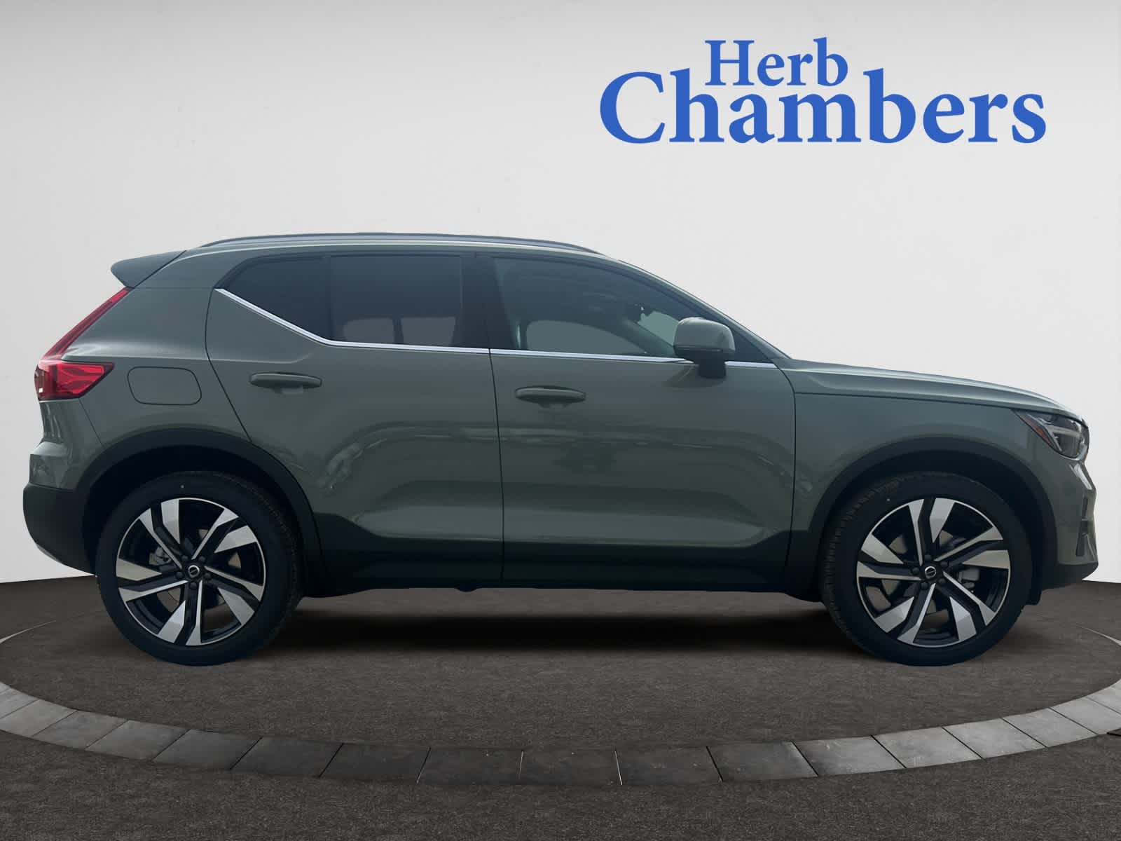 new 2025 Volvo XC40 car, priced at $51,565