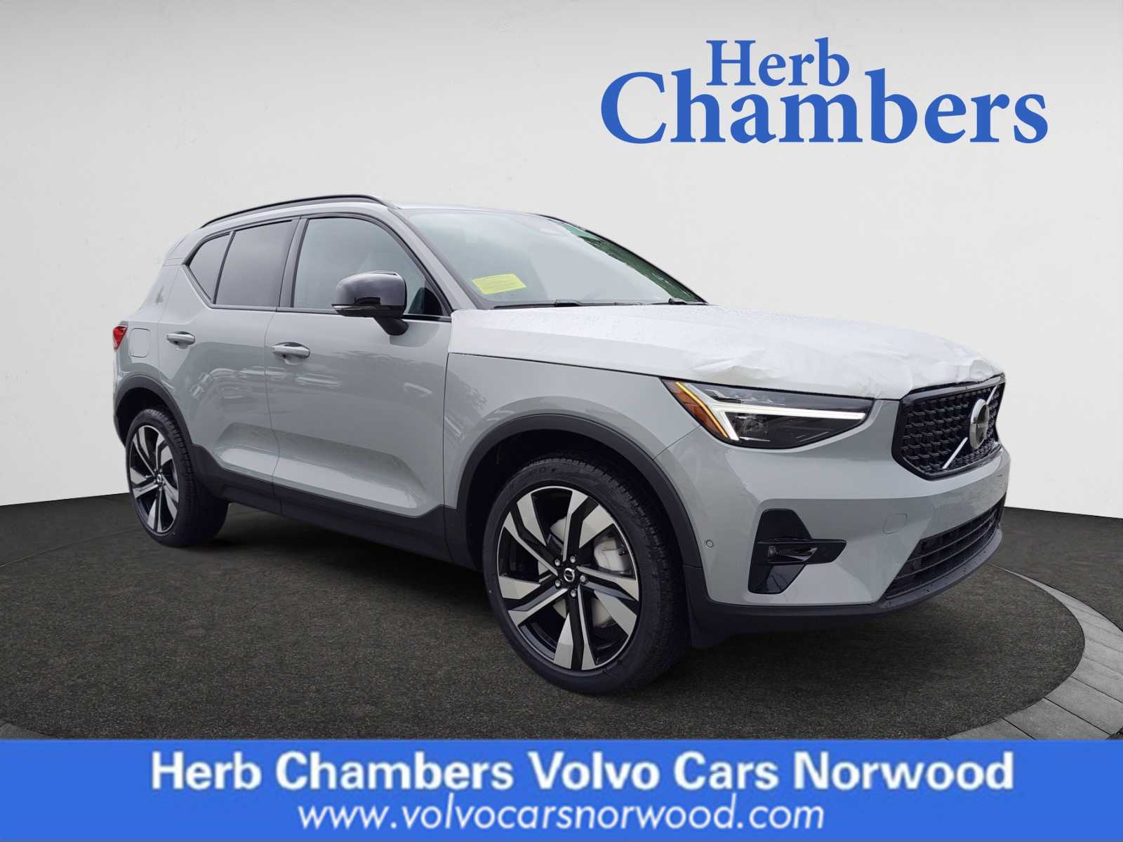 new 2025 Volvo XC40 car, priced at $51,040